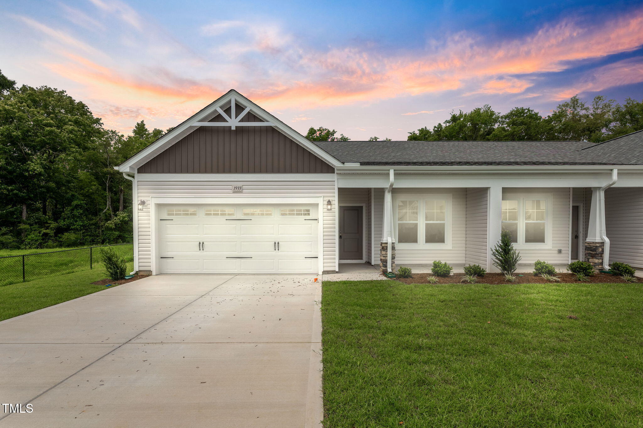 1933 Bluffside Drive Property Photo 1