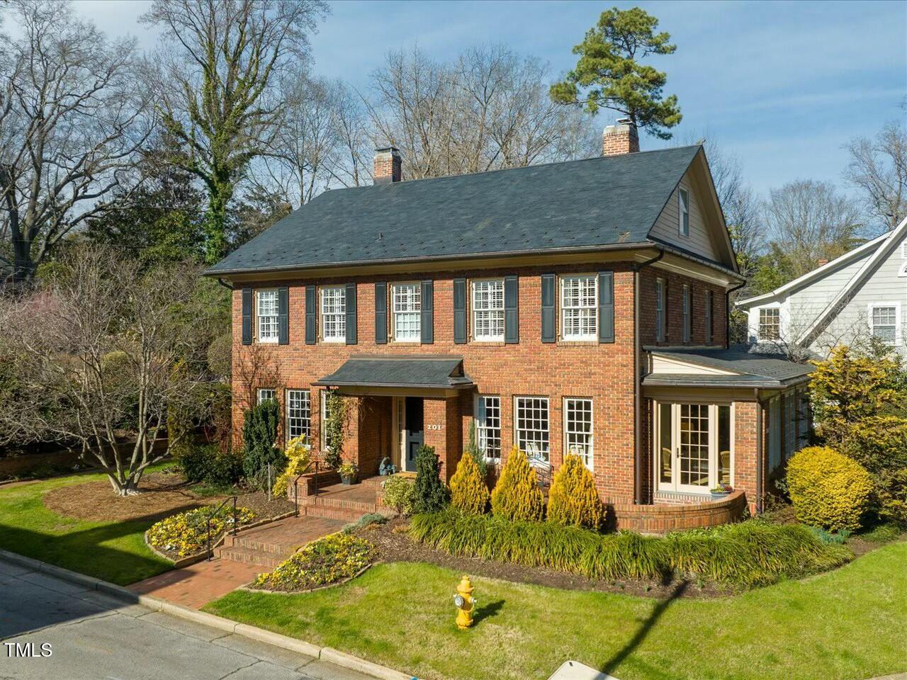 201 W Park Drive Property Photo 1