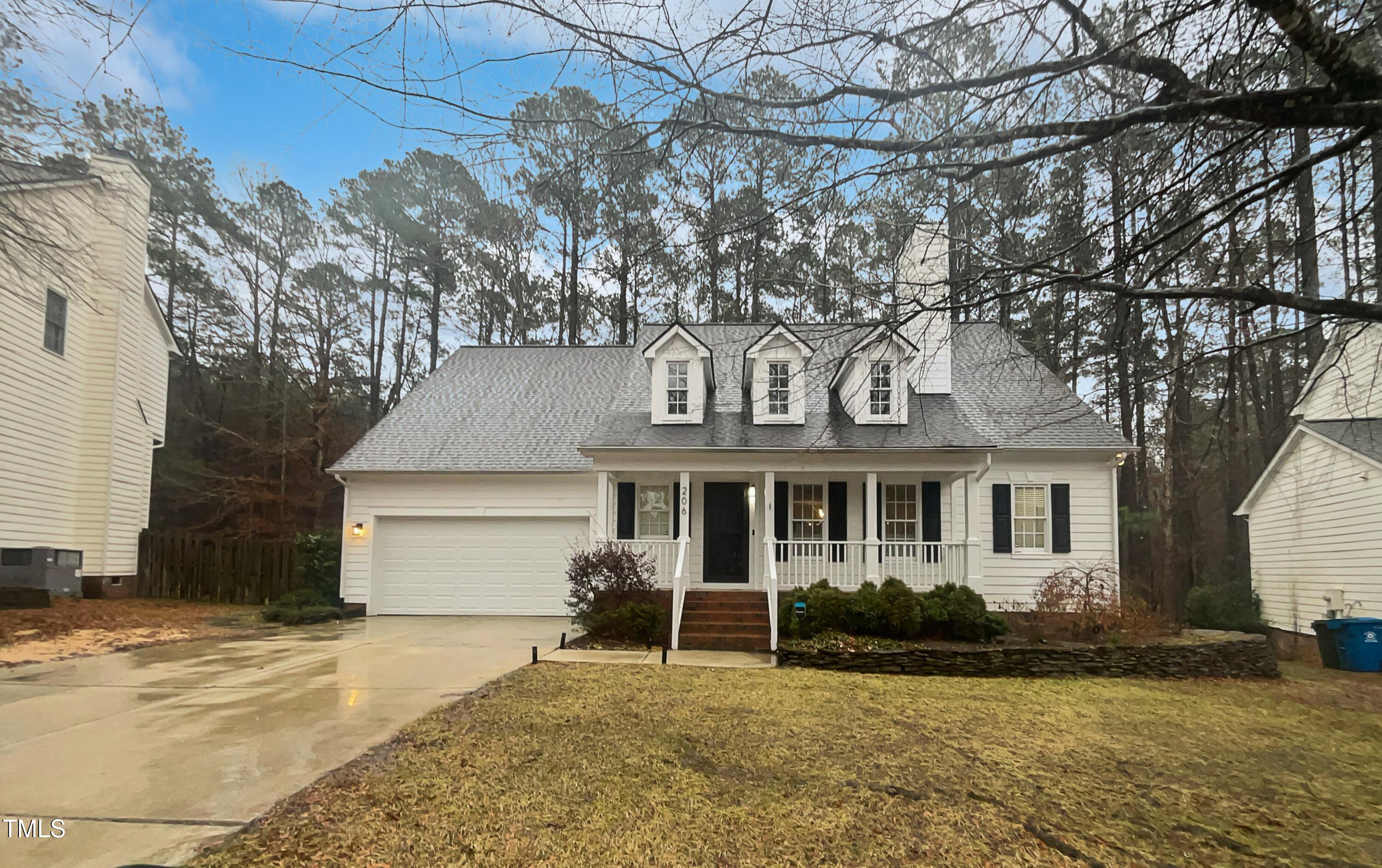 206 Collegiate Circle Property Photo 1