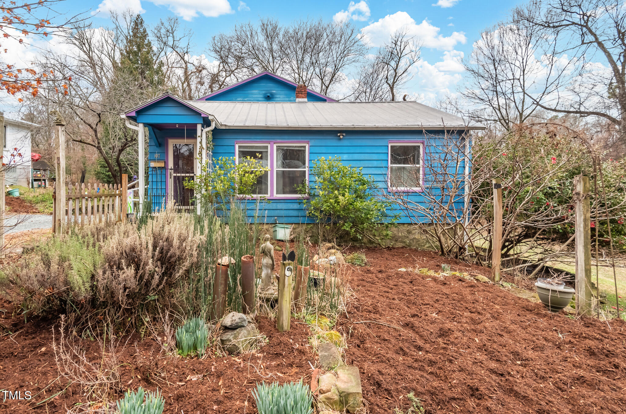 107 Hillview Street Property Photo