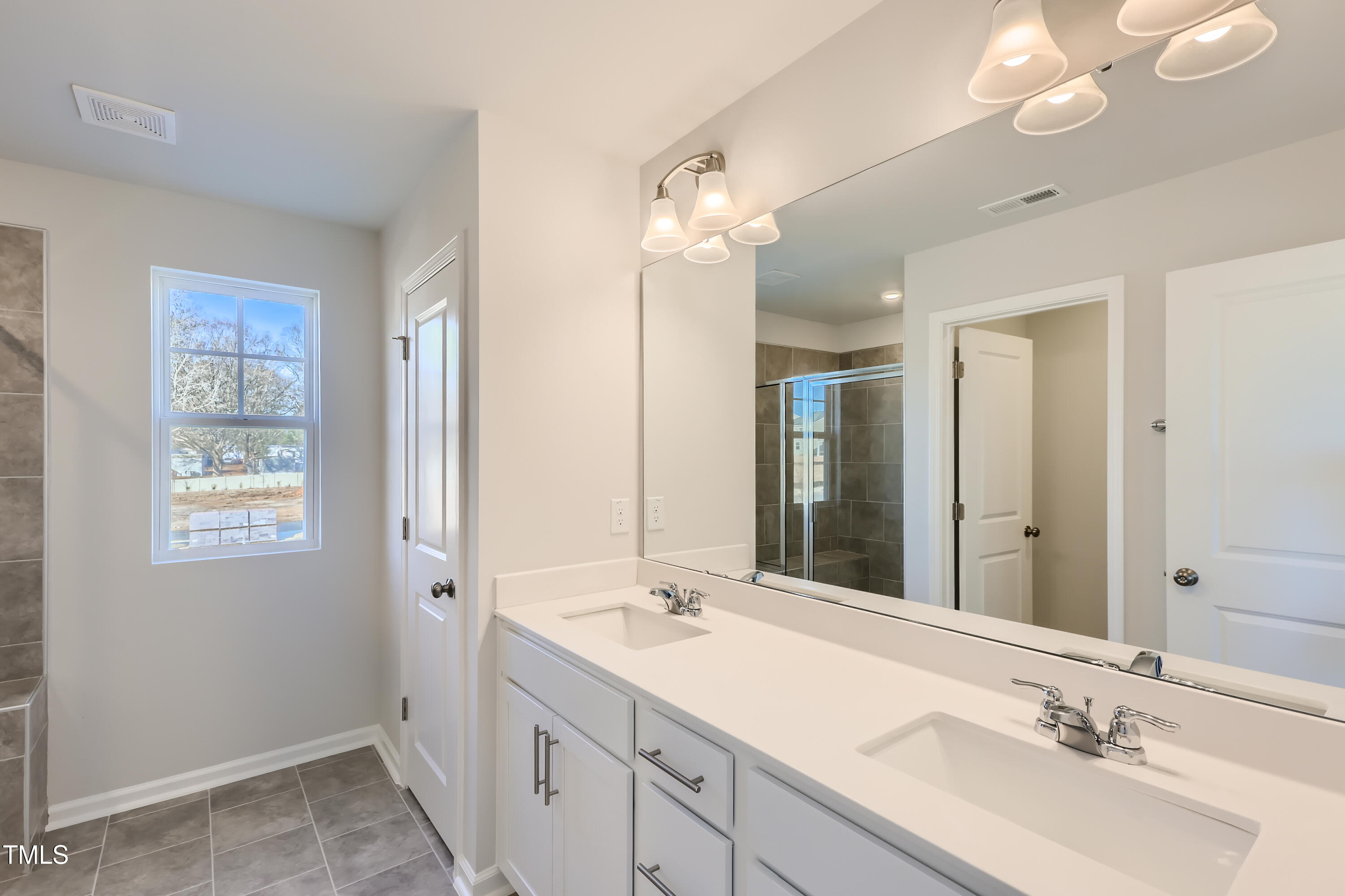 124 N Finley Landing Parkway Property Photo 9