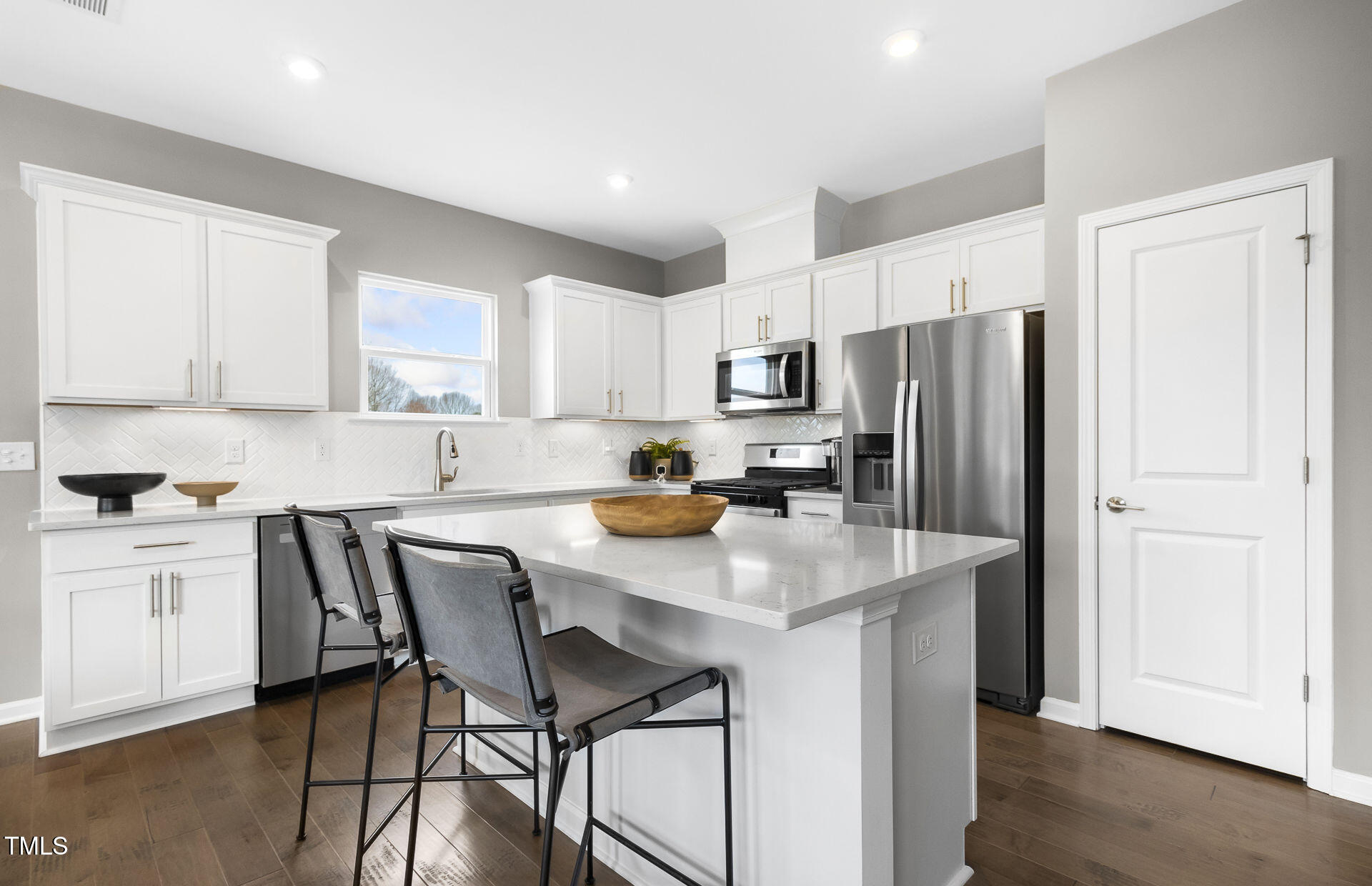 345 Broomside Avenue Property Photo 4
