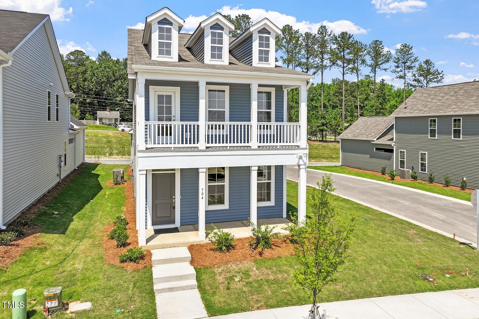 304 White Oak Garden Way # 214 Property Photo 1