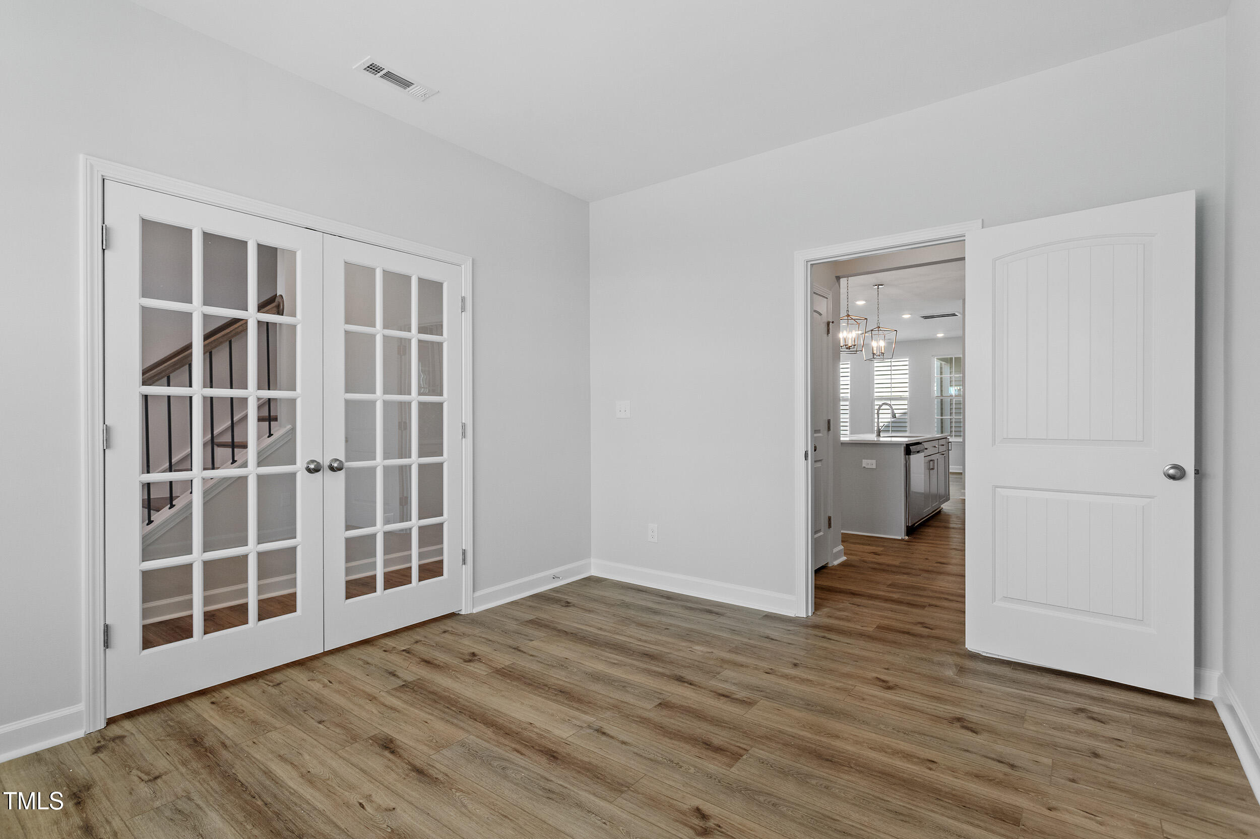 308 White Oak Garden Way # 215 Property Photo 6
