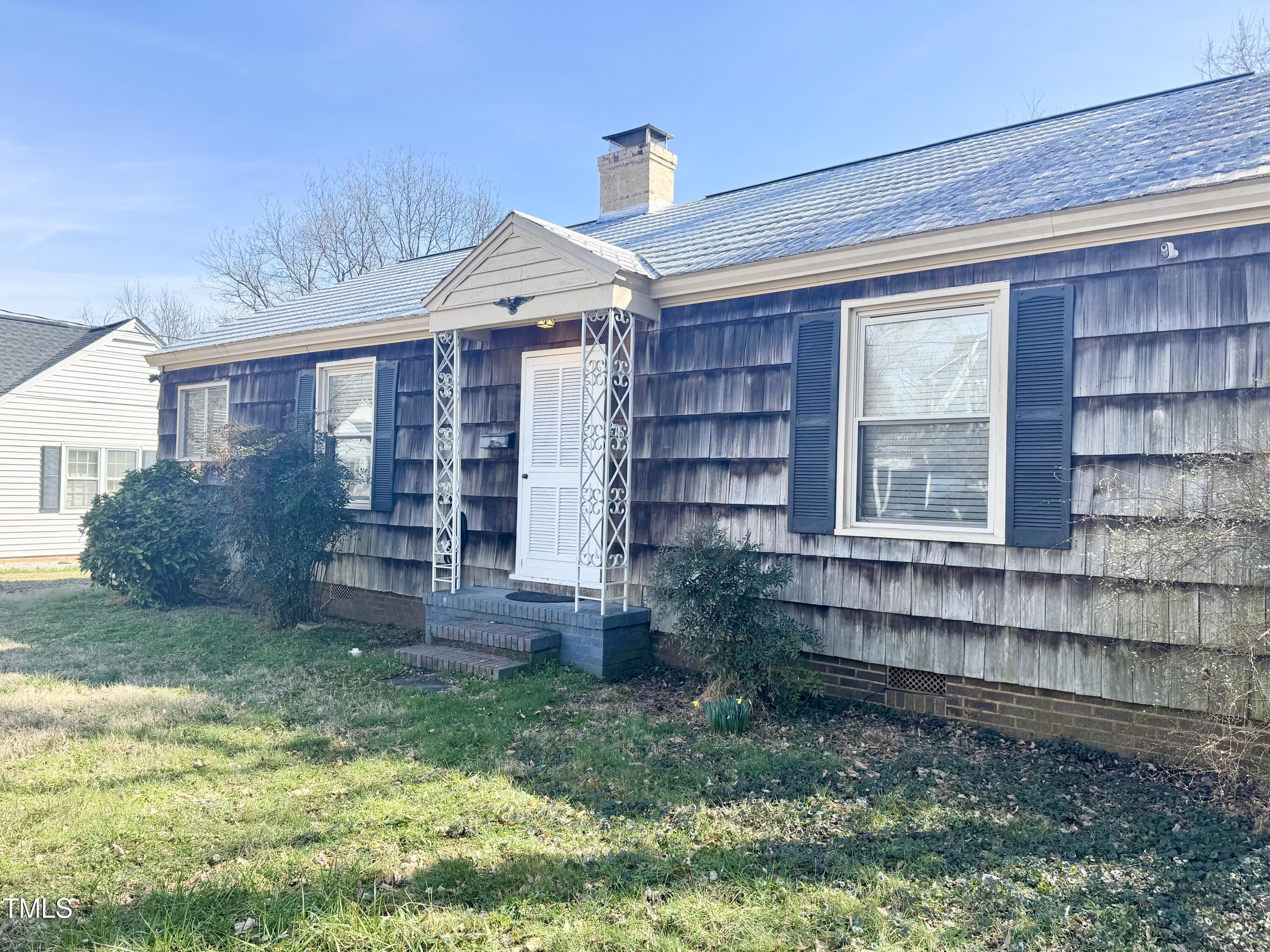 210 E Elk Street Property Photo