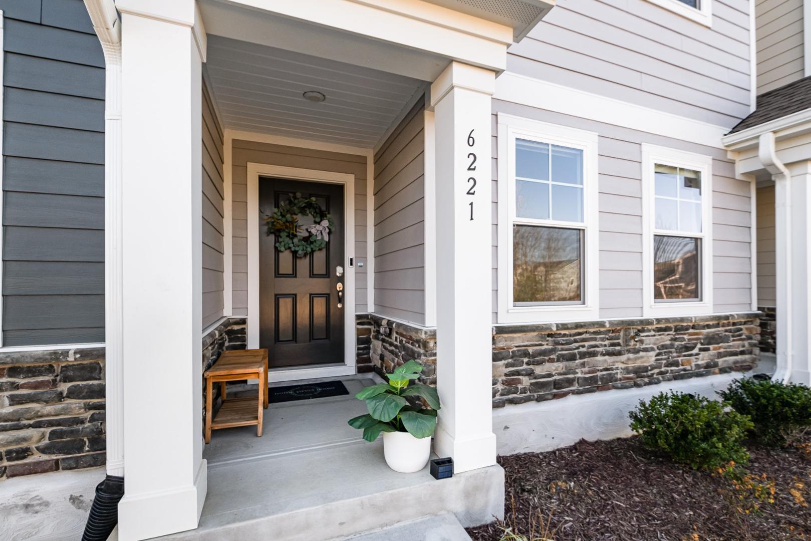 6221 Truxton Lane Property Photo