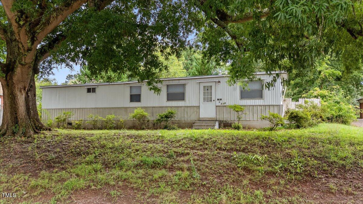 210 N Front Street Property Photo