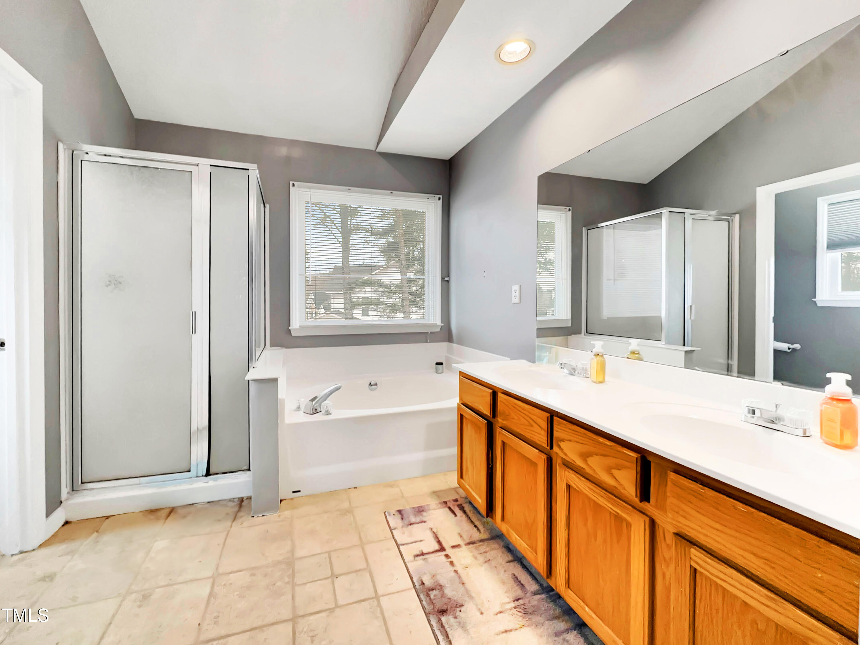 401 Maymount Drive Property Photo 12
