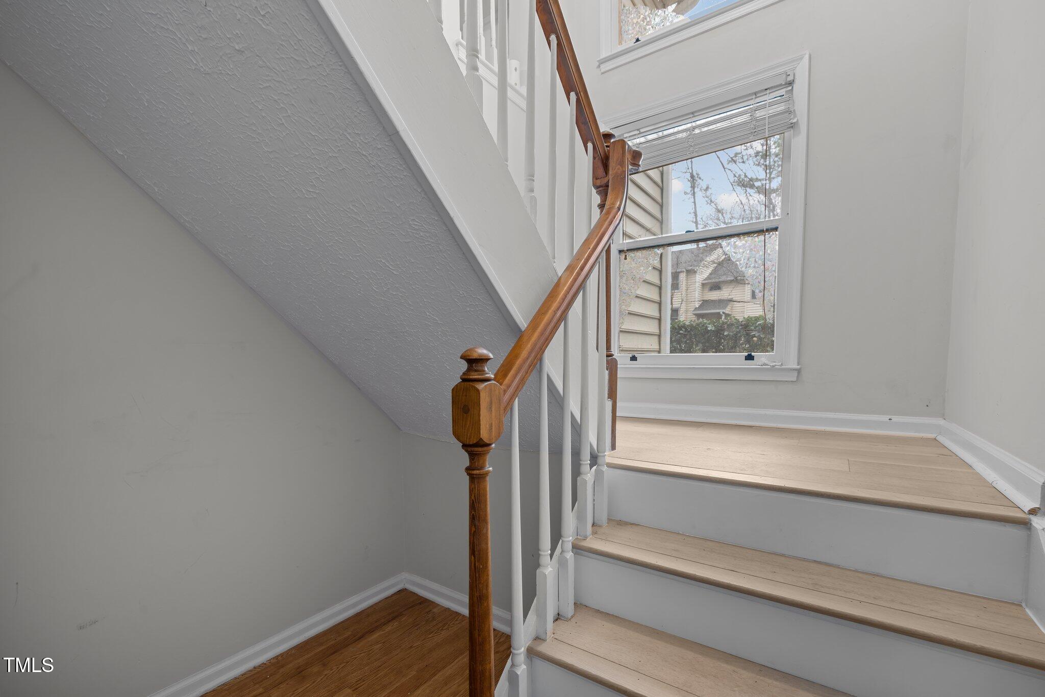 401 Oak Hollow Court Property Photo 5