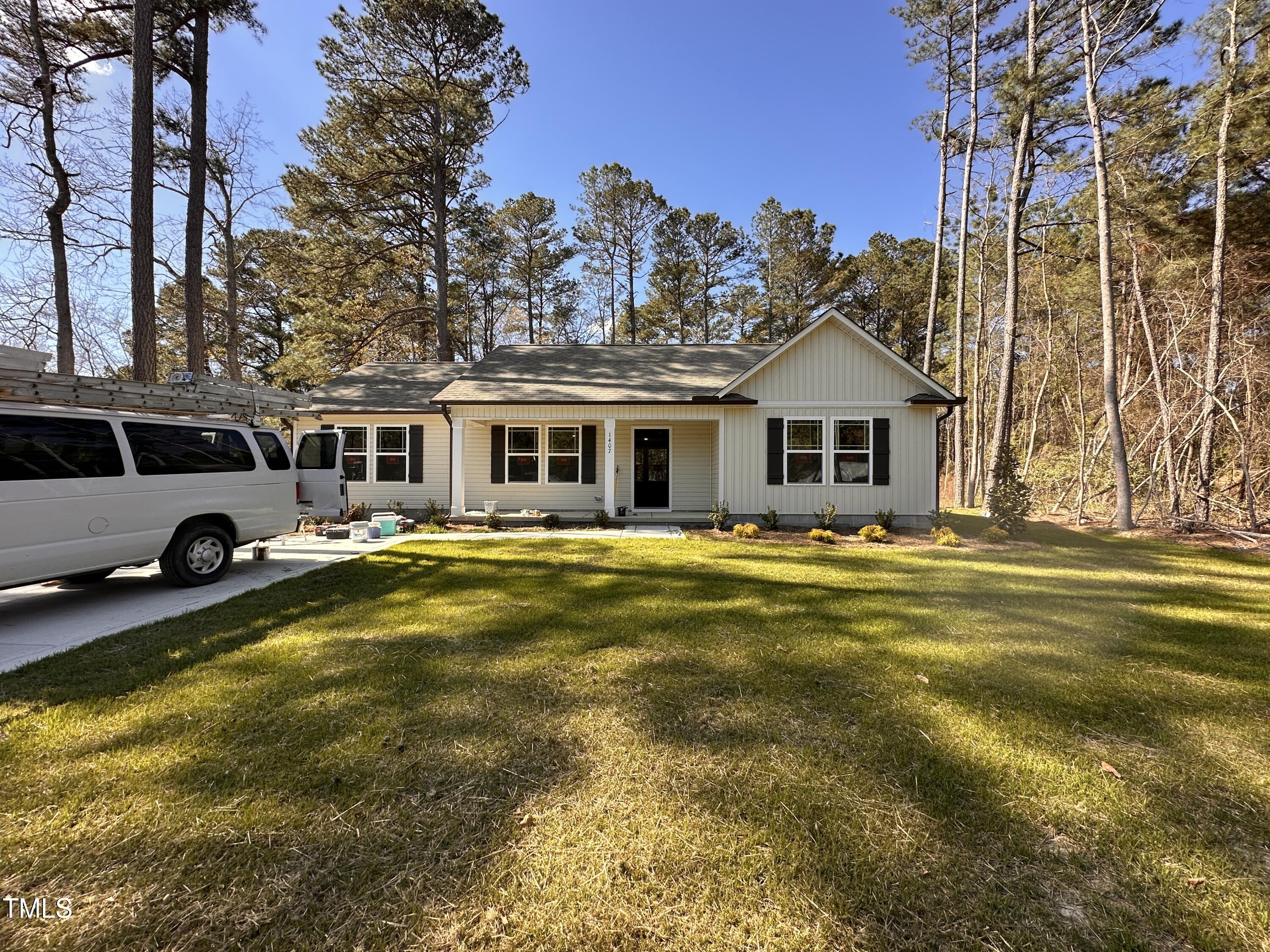 1407 Airport Road Ne Property Photo