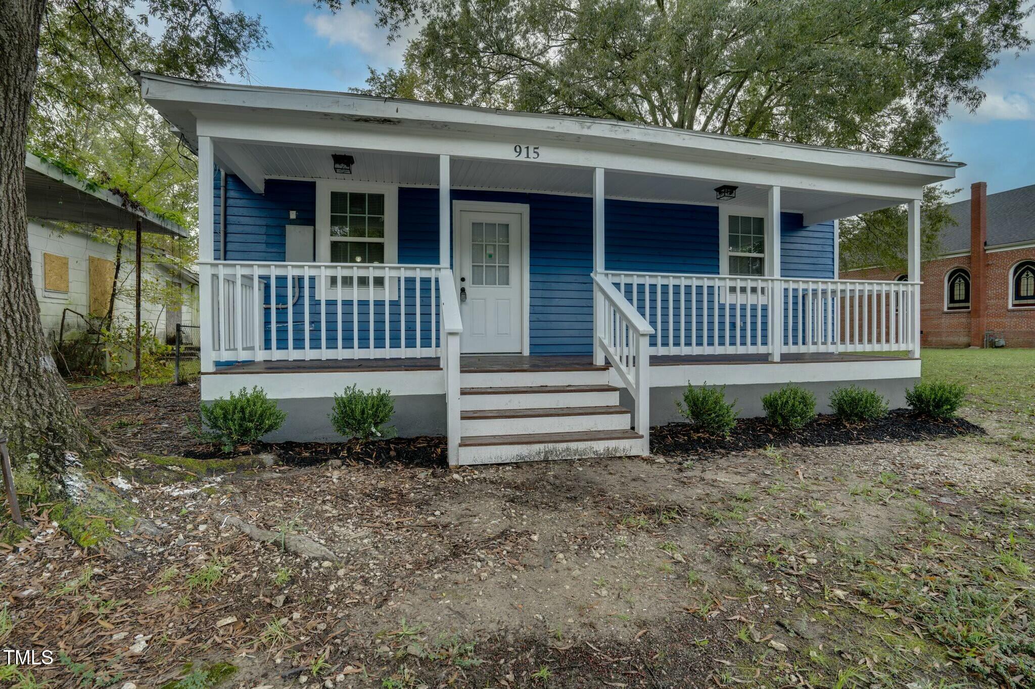 915 E Holly Street Property Photo