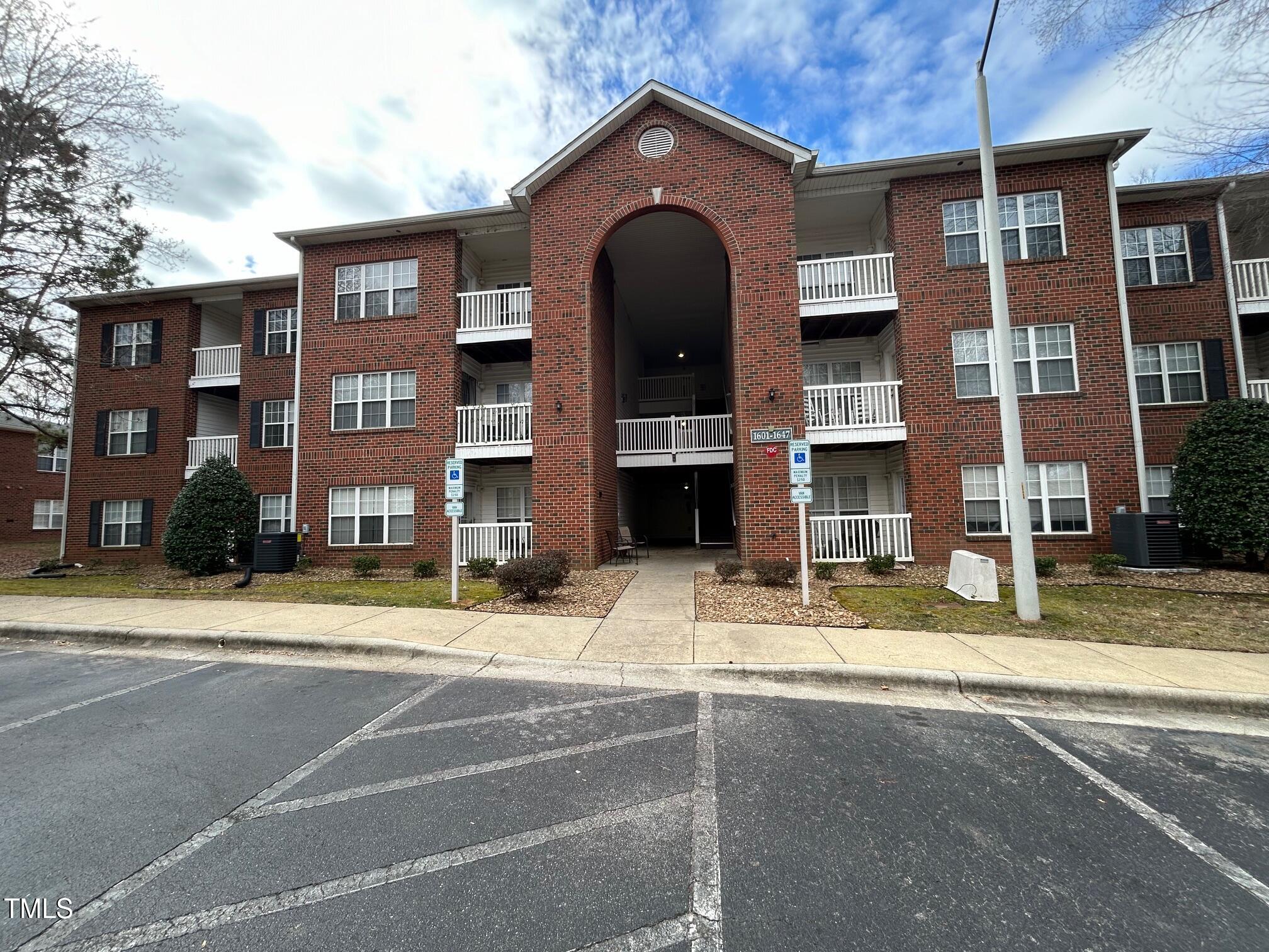 Amelia Village Real Estate Listings Main Image