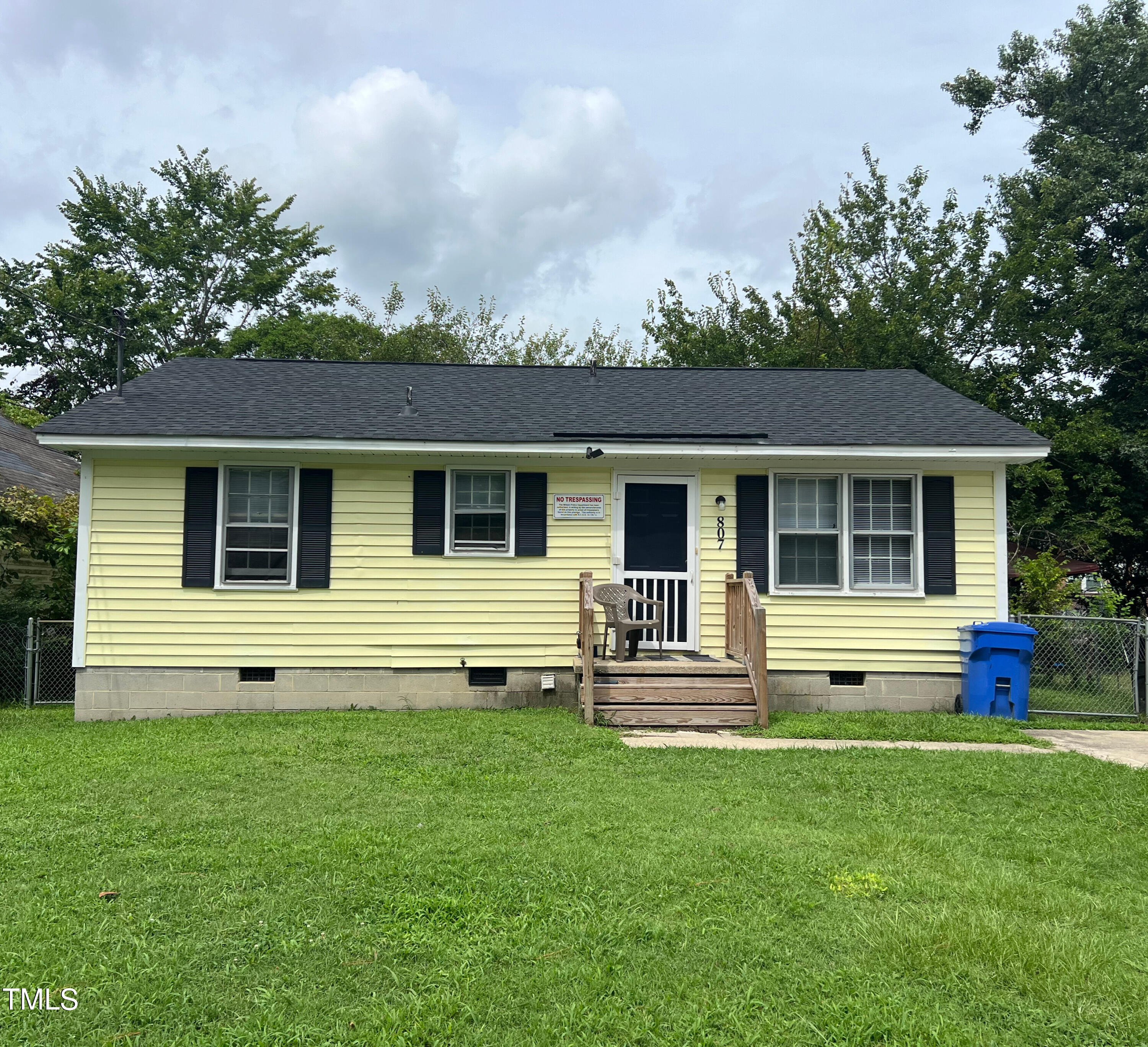 807 Vance Street E Property Photo