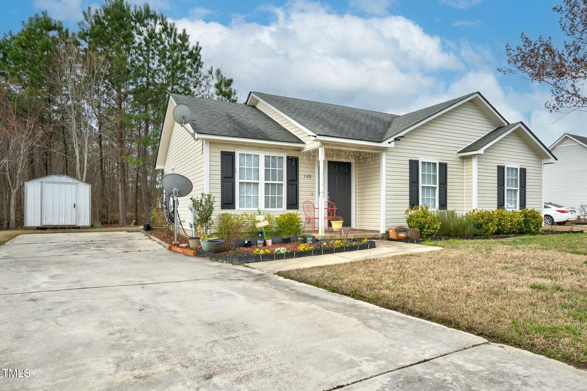109 Mary Lane Property Photo