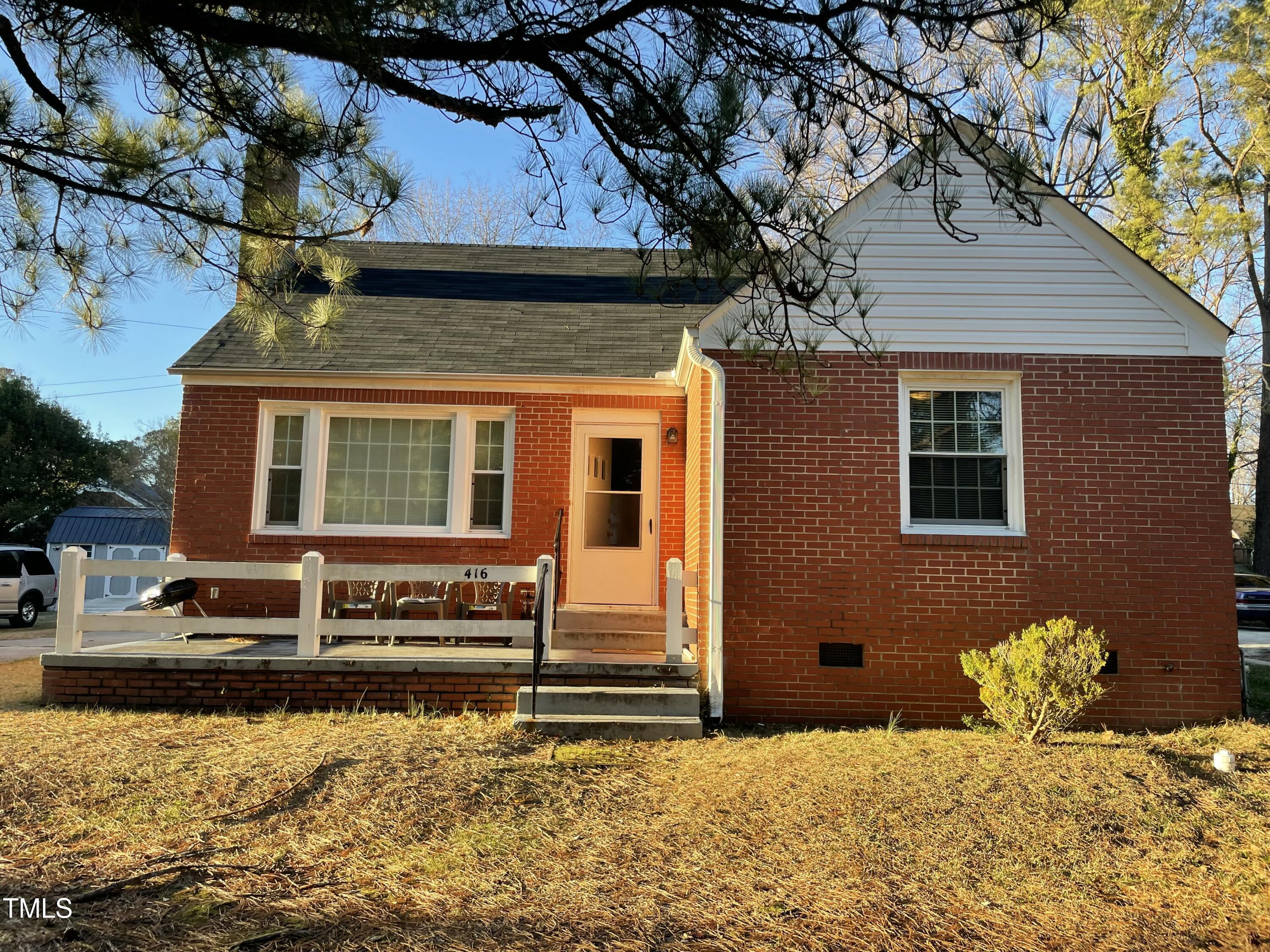 416 Rountree Street W Property Photo