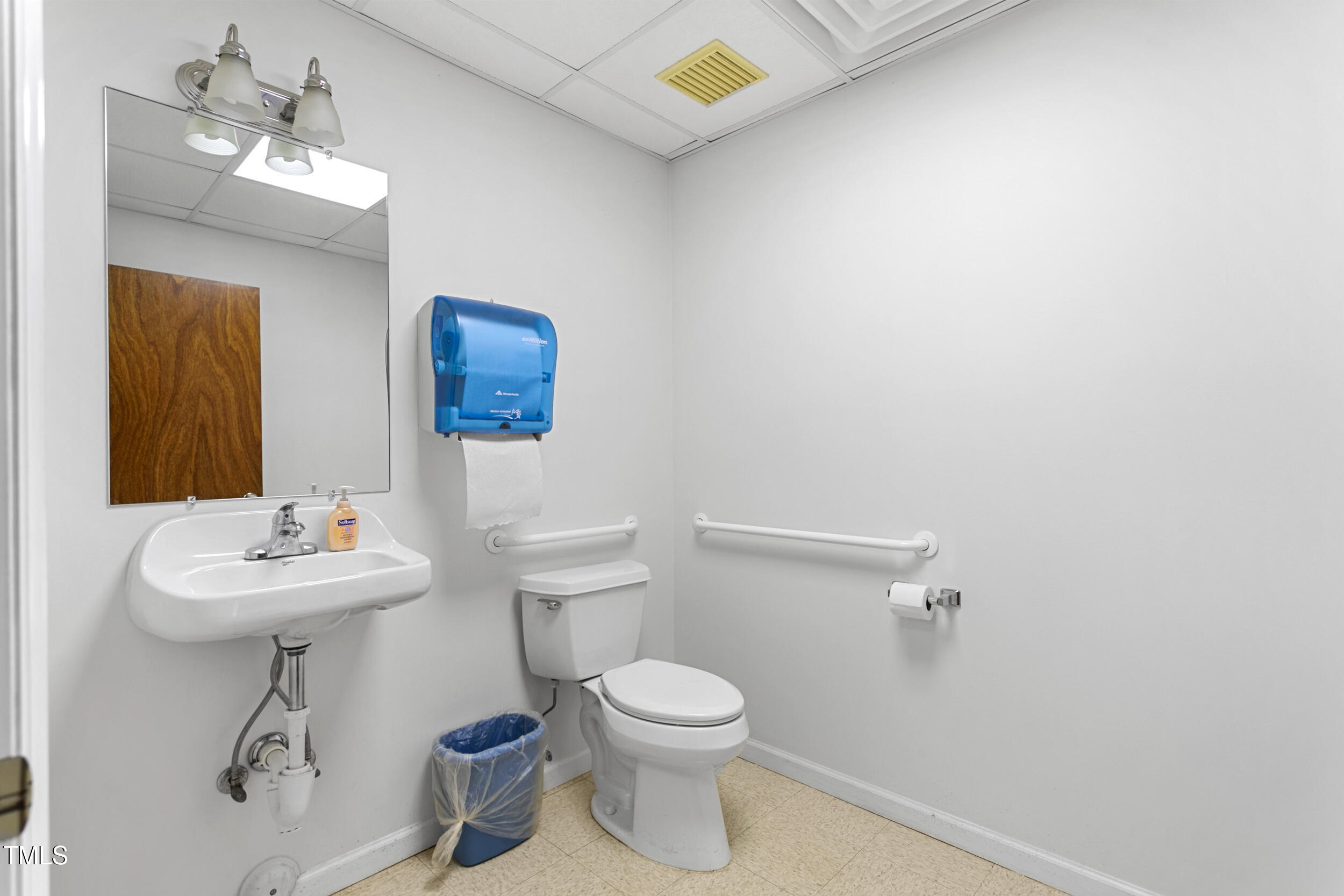 133 Woodlawn Road Property Photo 8