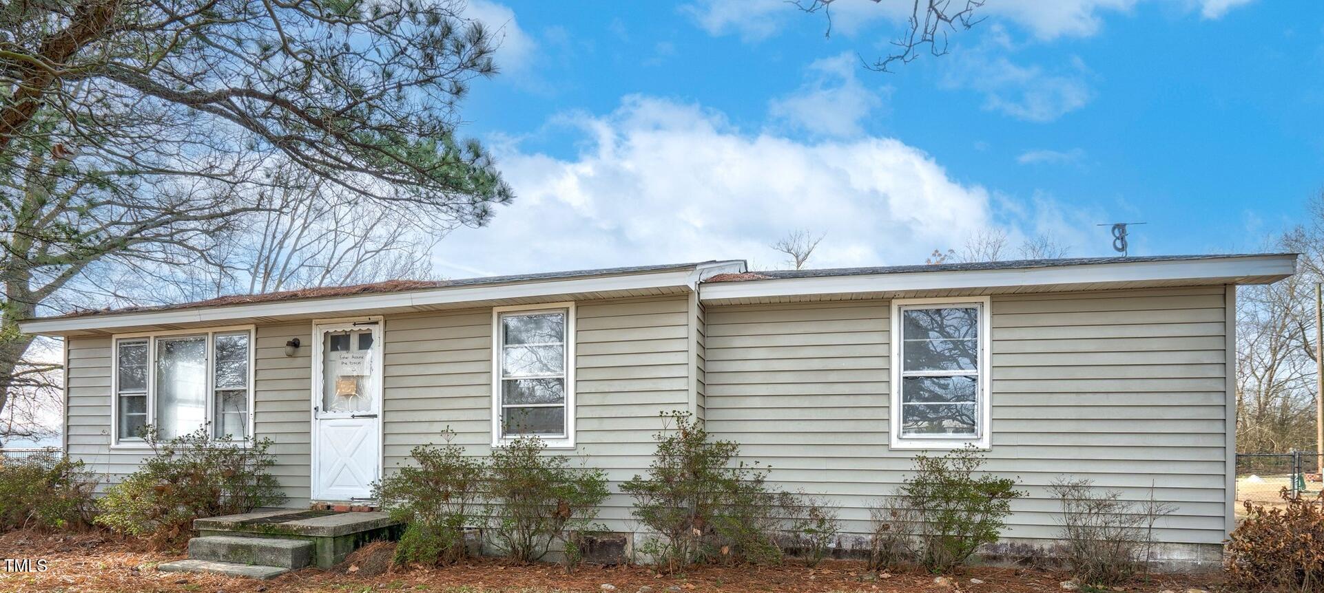 9053 County Line Road Property Photo