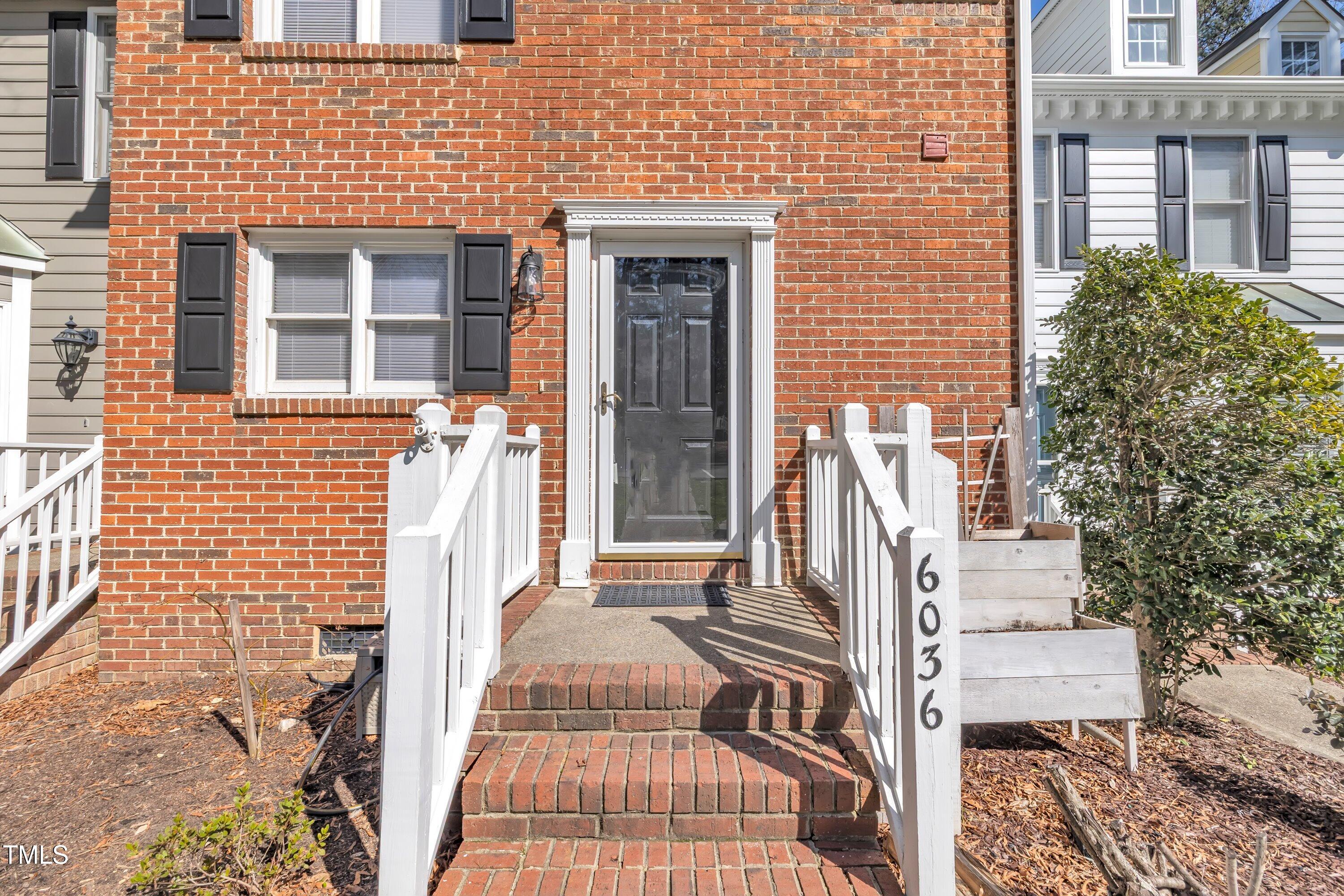 6036 Epping Forest Drive Property Photo 3