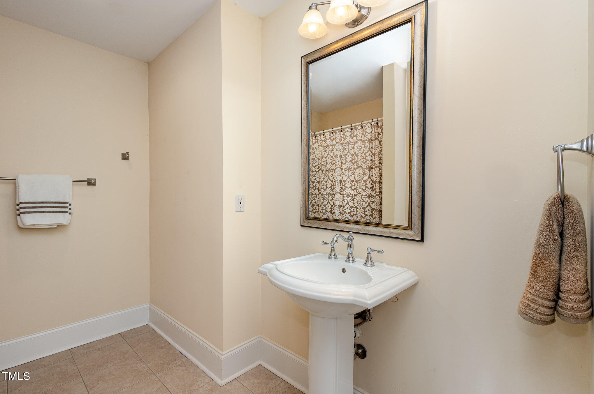7800 Twin Pines Way Property Photo 33