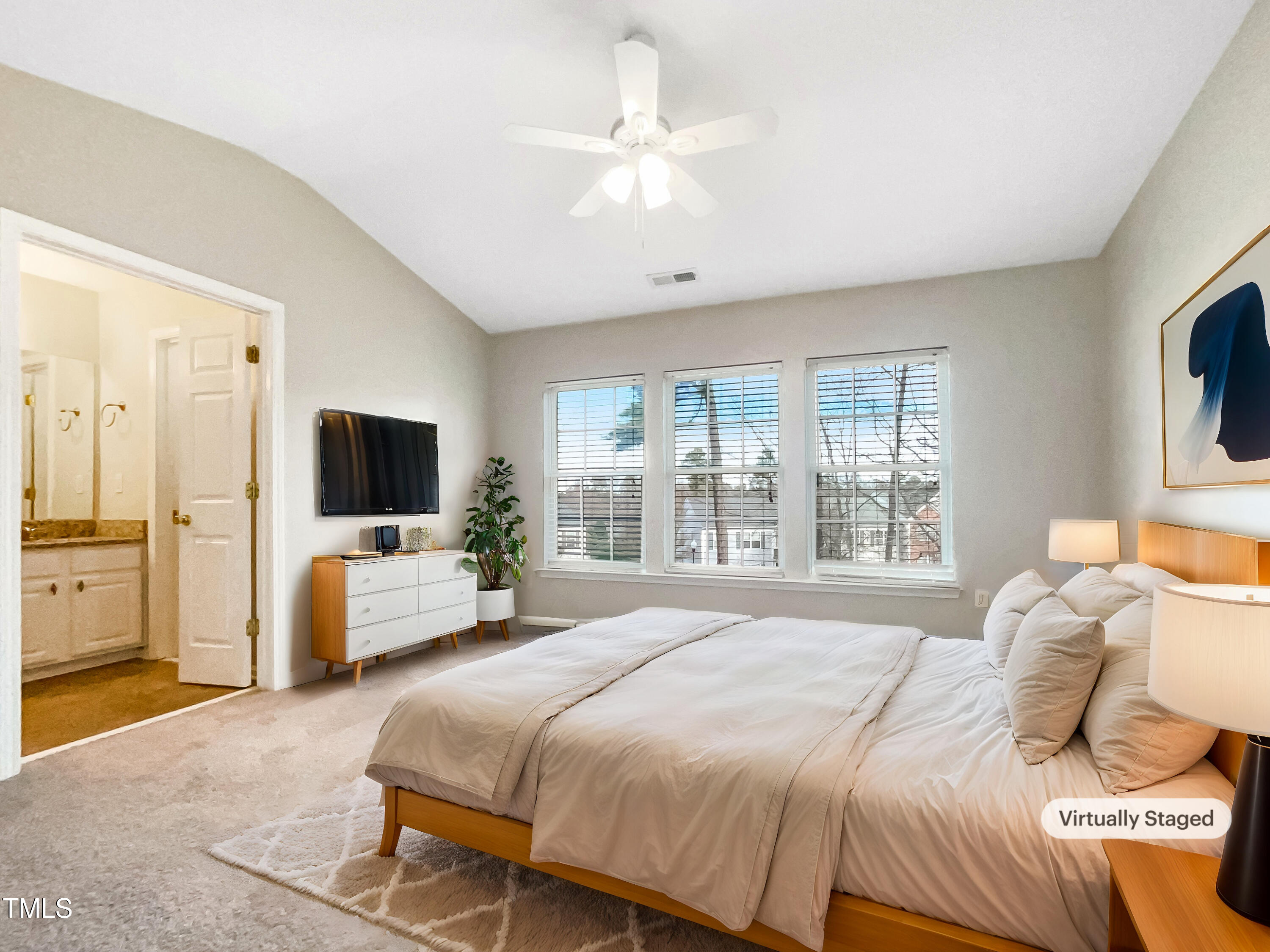 203 Canyon Lake Circle Property Photo 4