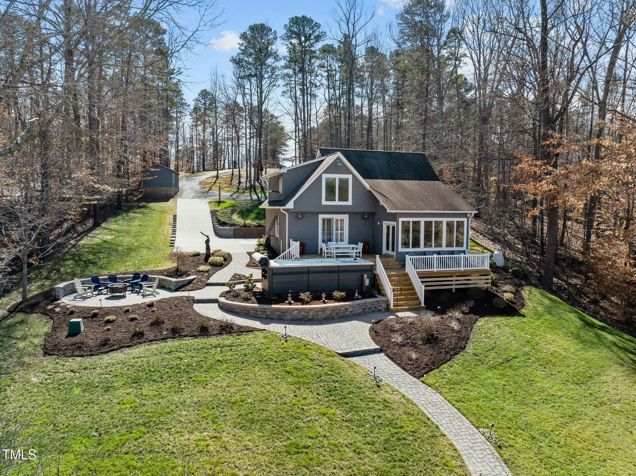 711 Elmore Road Property Photo