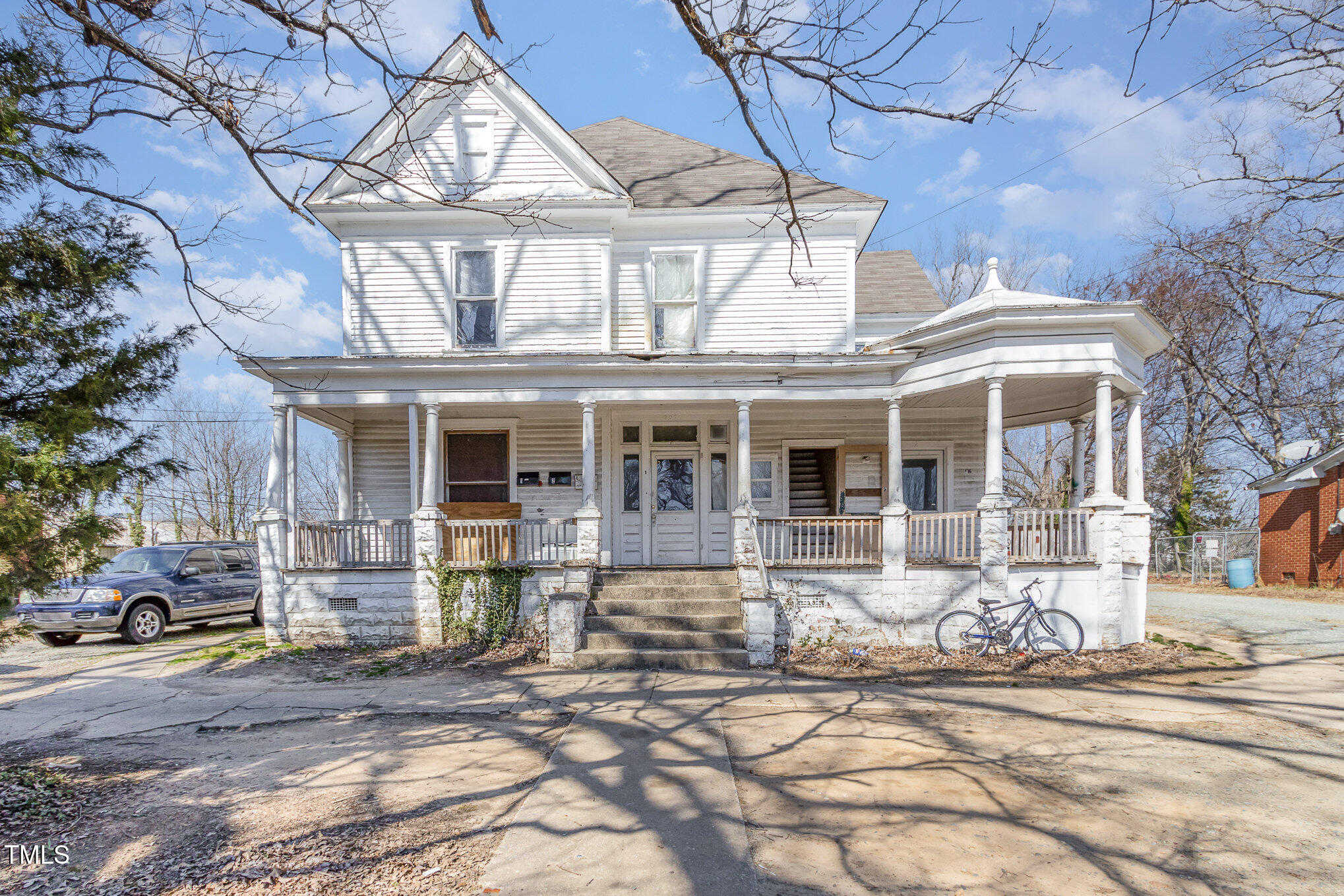 616 N Mebane Street Property Photo
