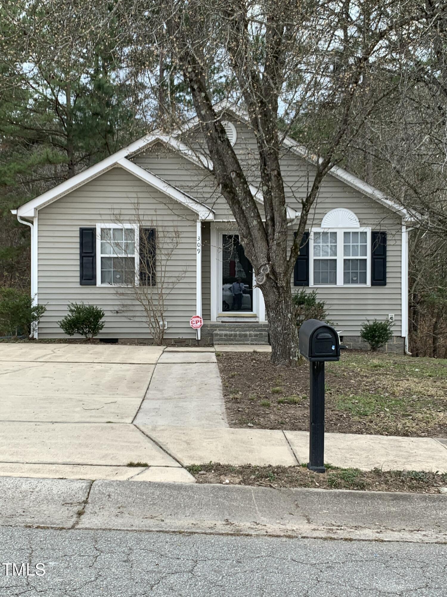 309 Gladstone Drive Property Photo