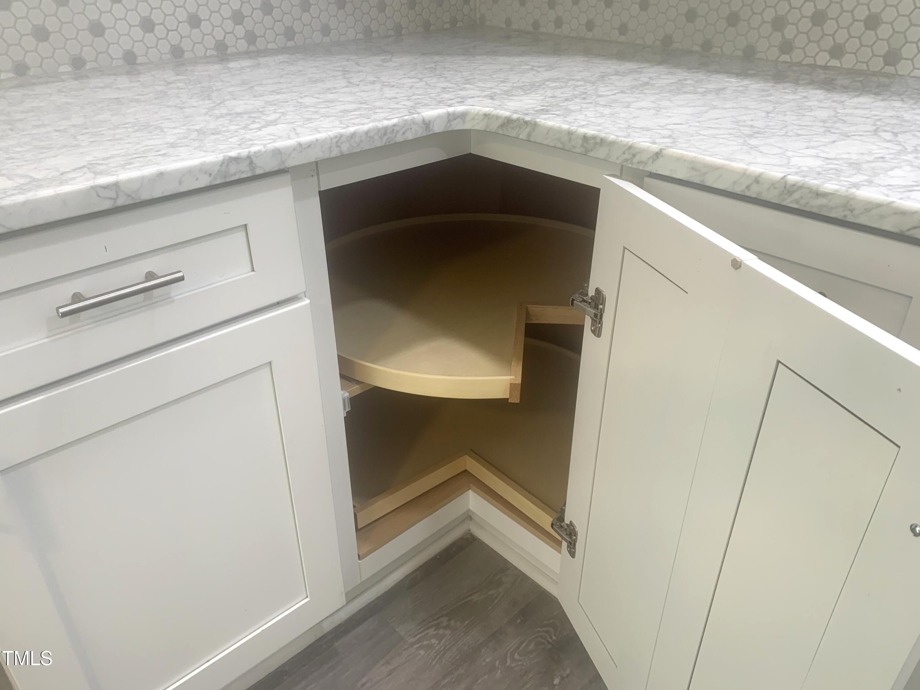 523 E Nelson Avenue Property Photo 9