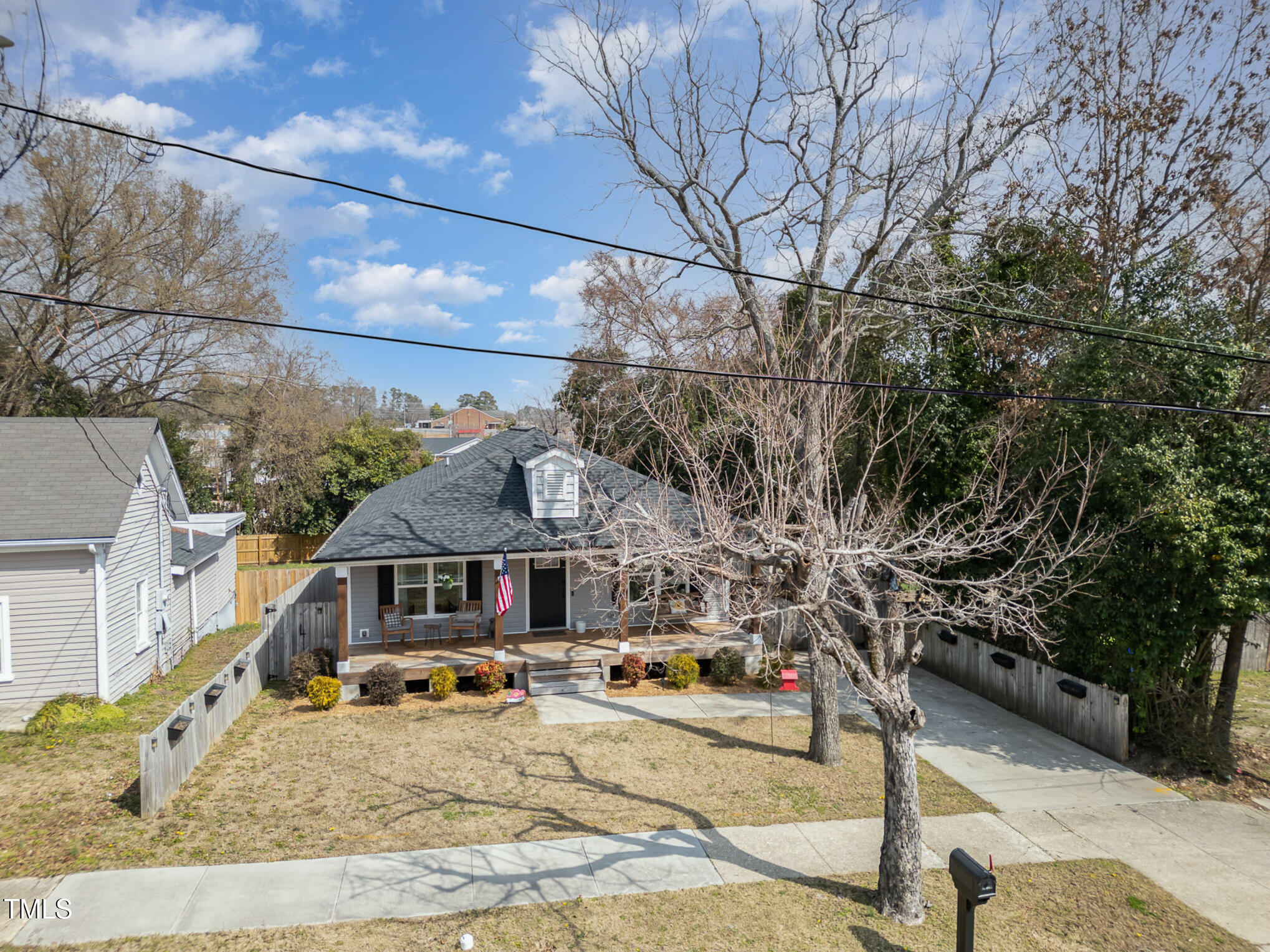 202 W Hill Street Property Photo 3