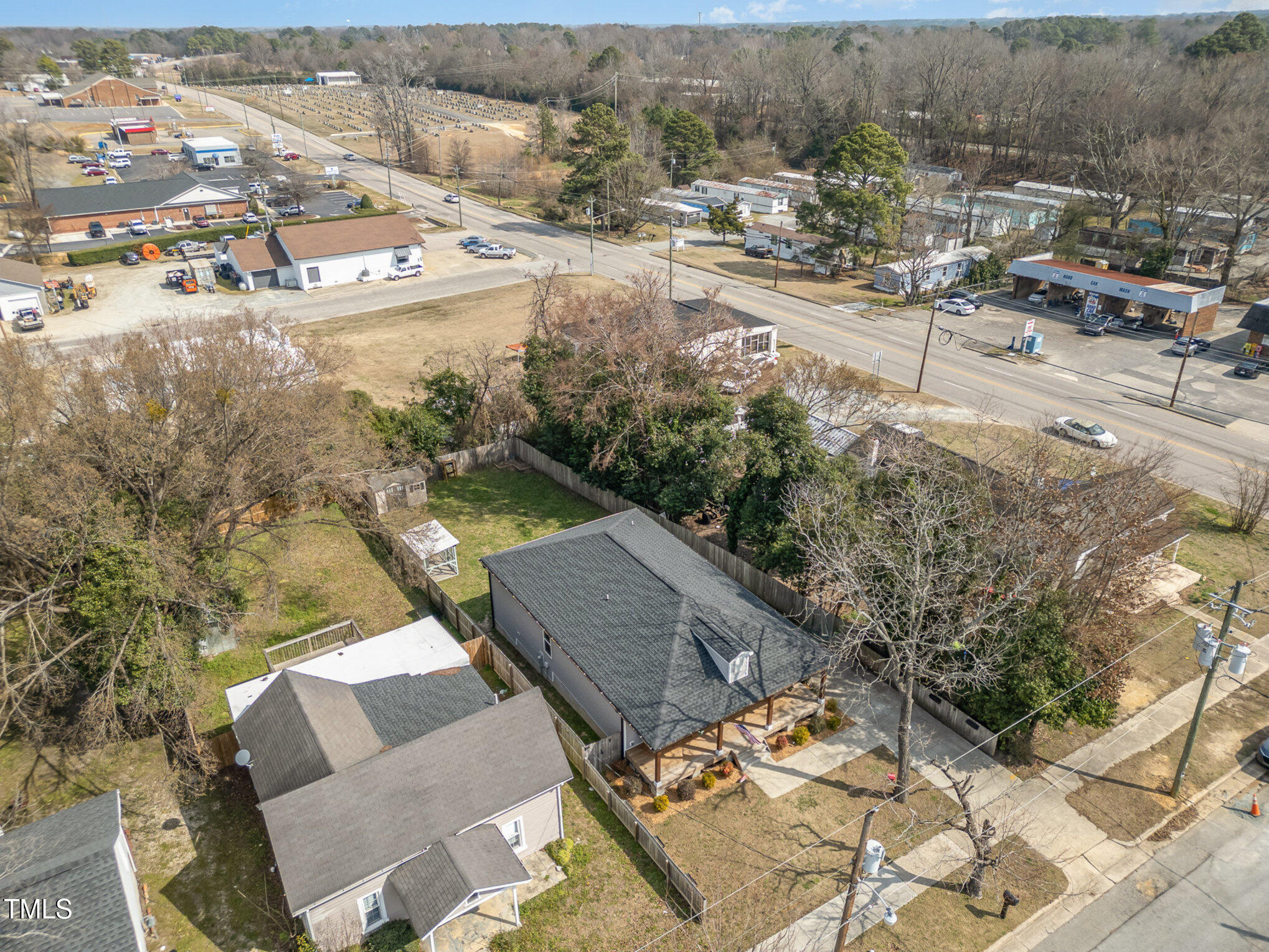 202 W Hill Street Property Photo 4