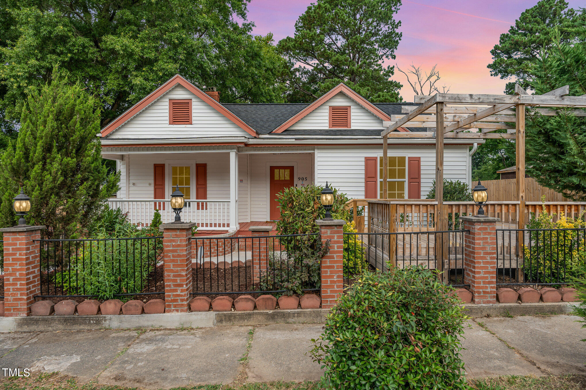 905 N Hyde Park Avenue Property Photo