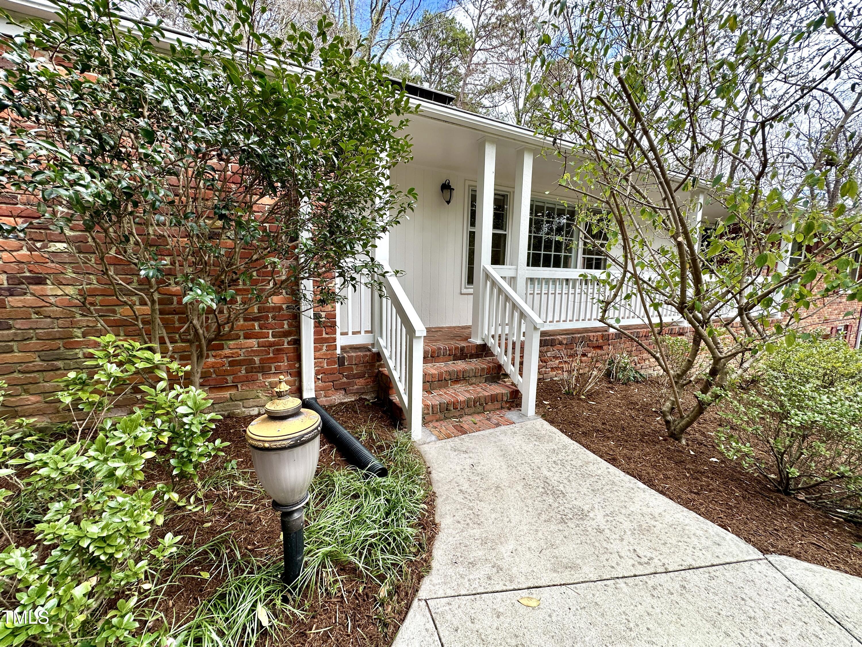 318 N Estes Drive Property Photo