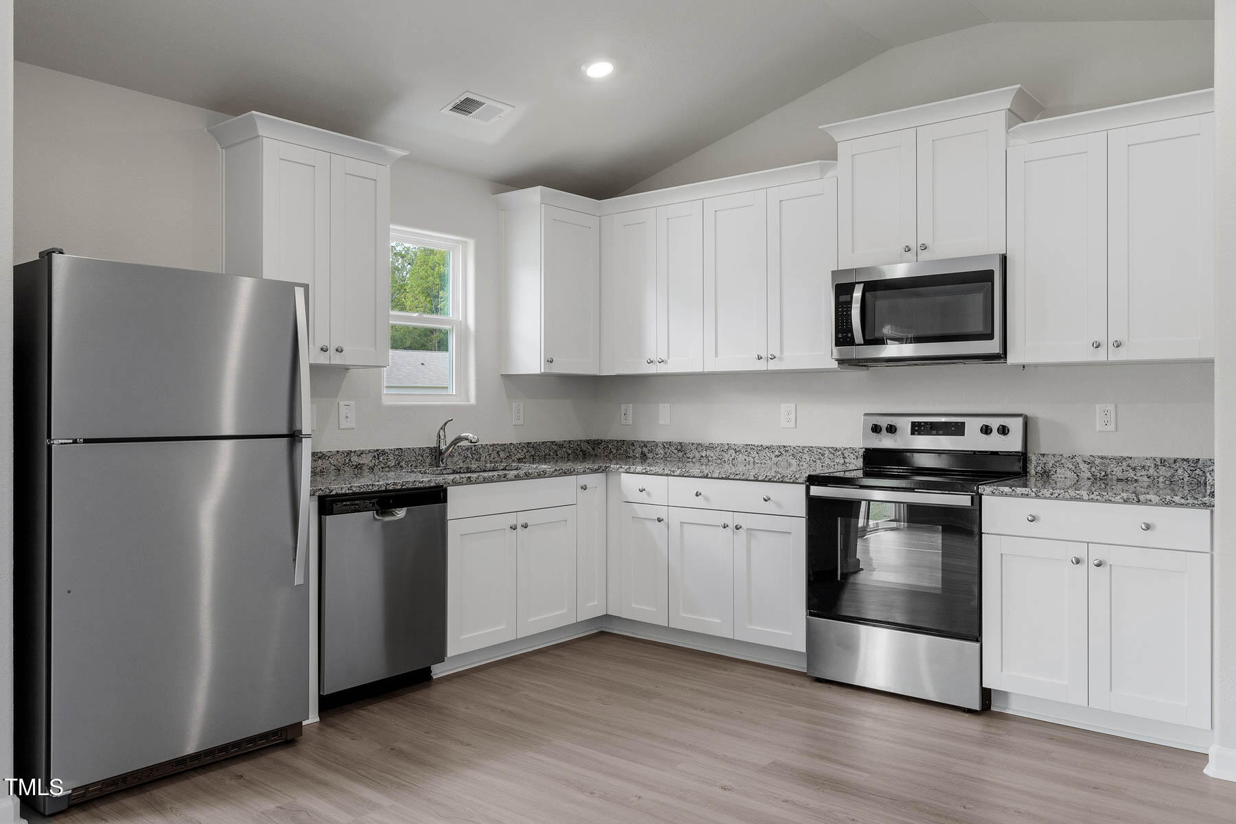 103 Flue Court Property Photo 3