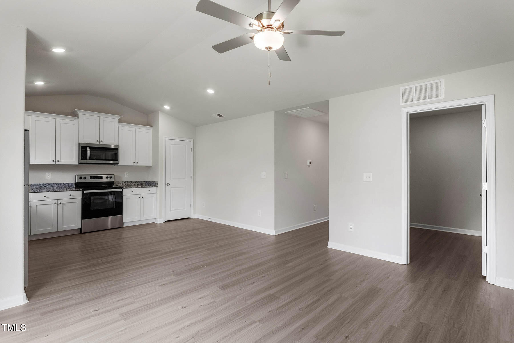 103 Flue Court Property Photo 7