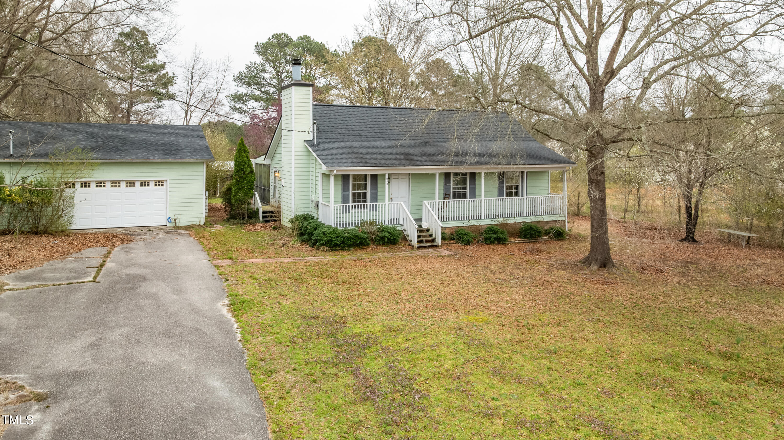 879 Cheves Road Property Photo