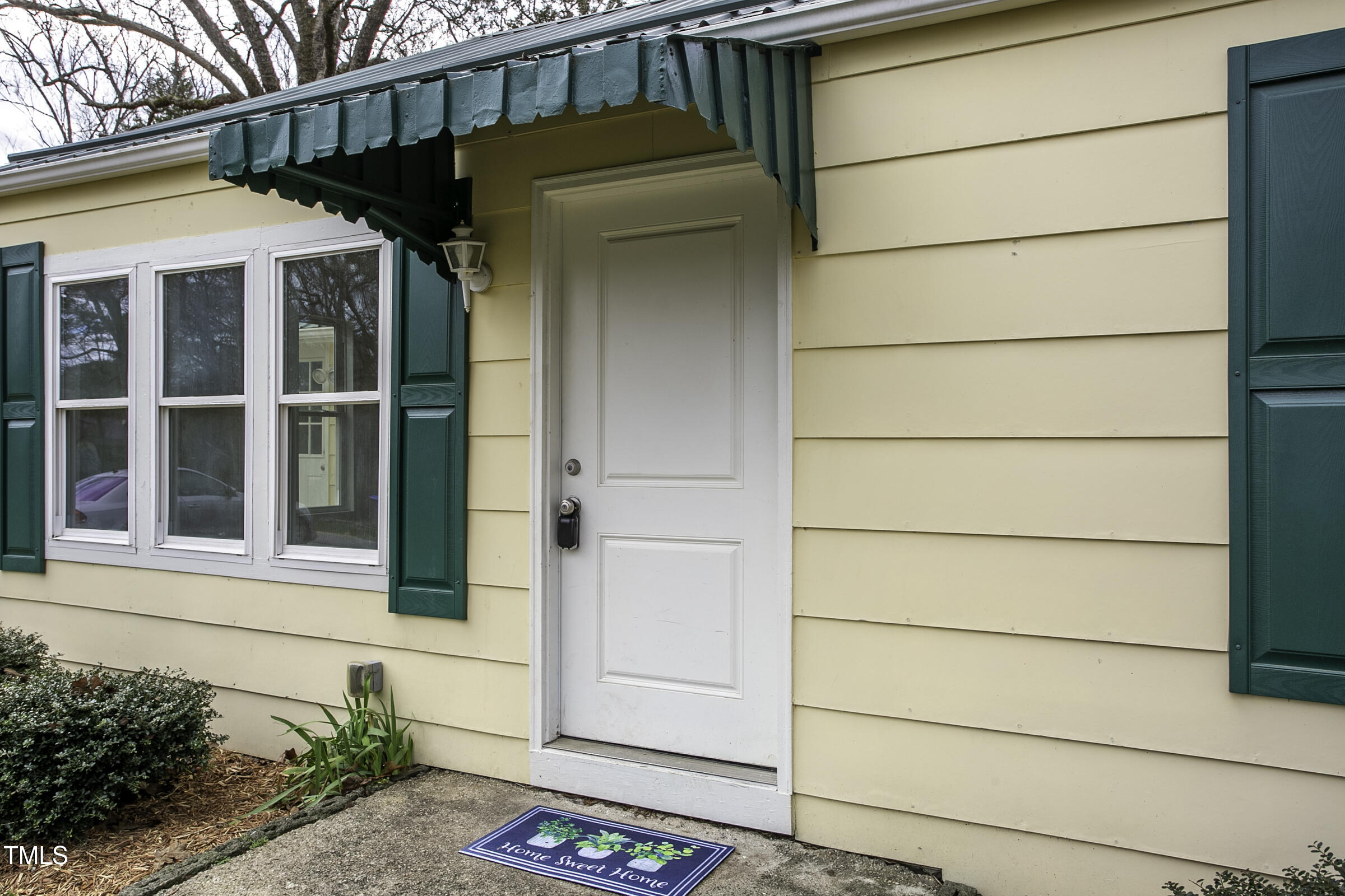 510 Short Street W Property Photo 1