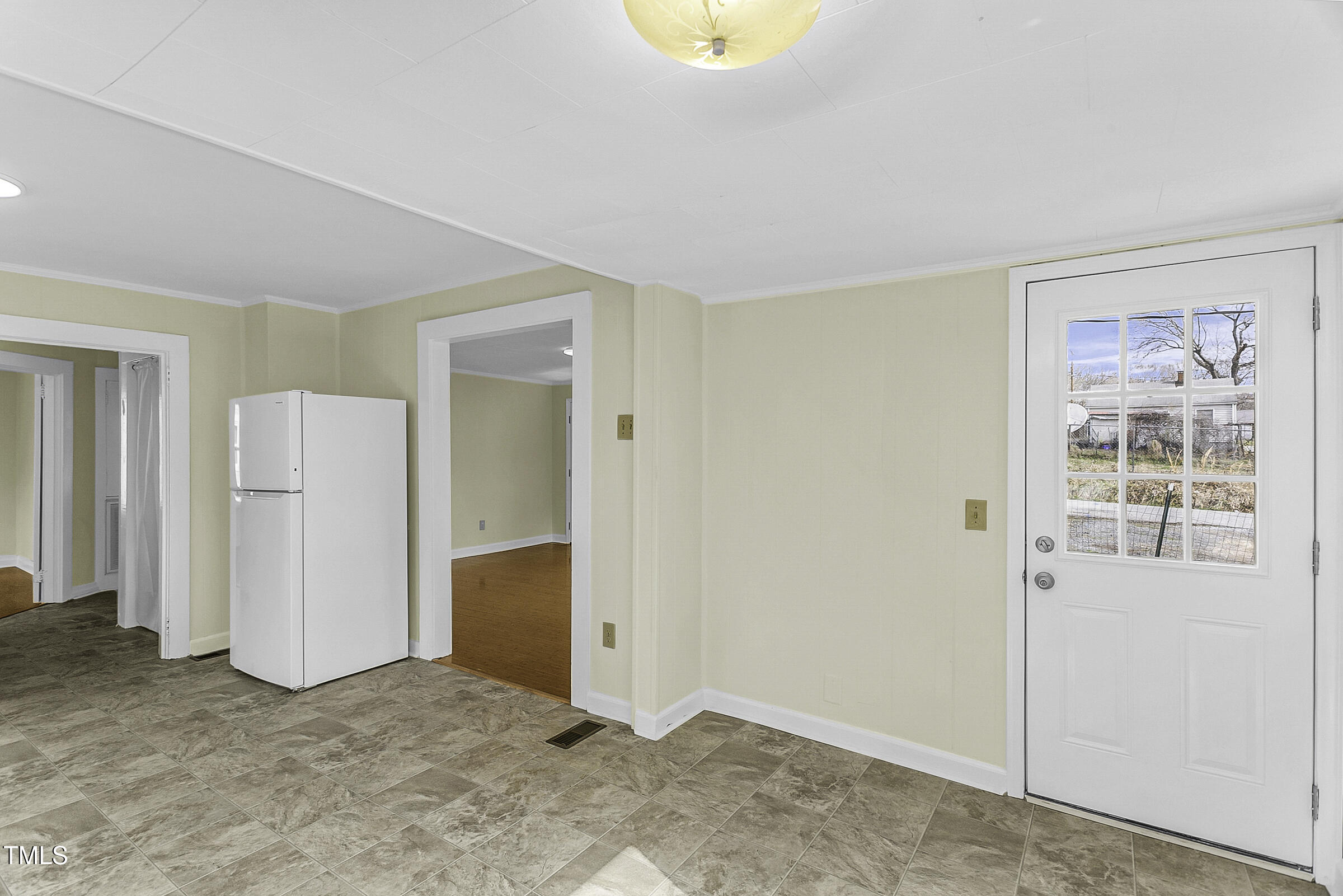 510 Short Street W Property Photo 10