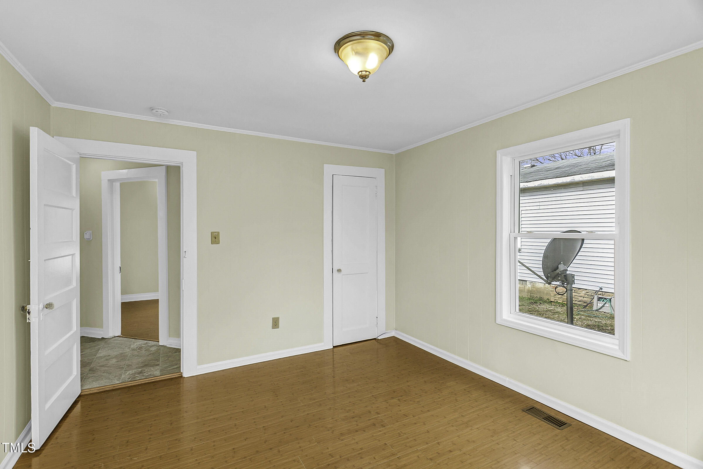 510 Short Street W Property Photo 14