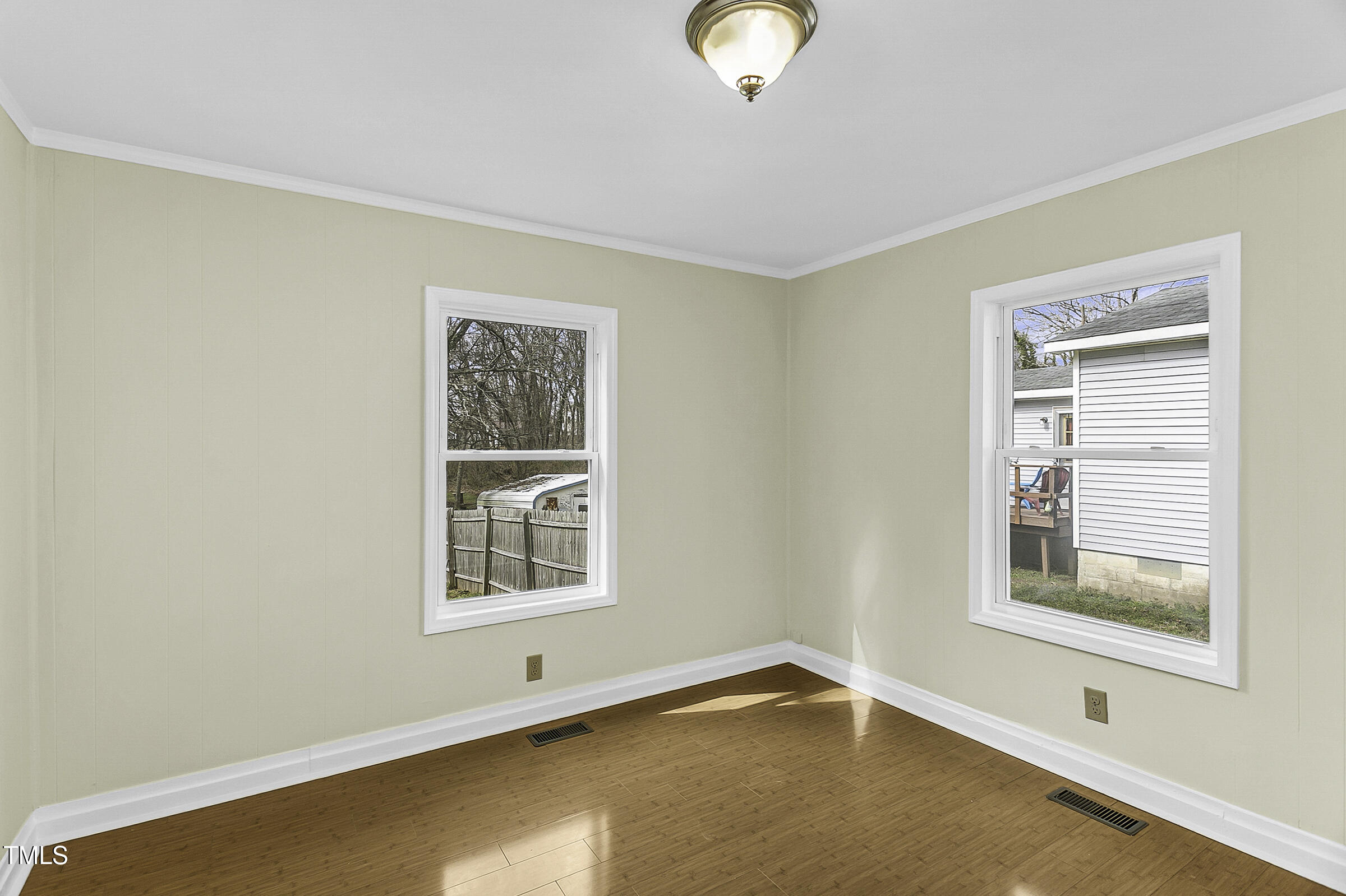 510 Short Street W Property Photo 15