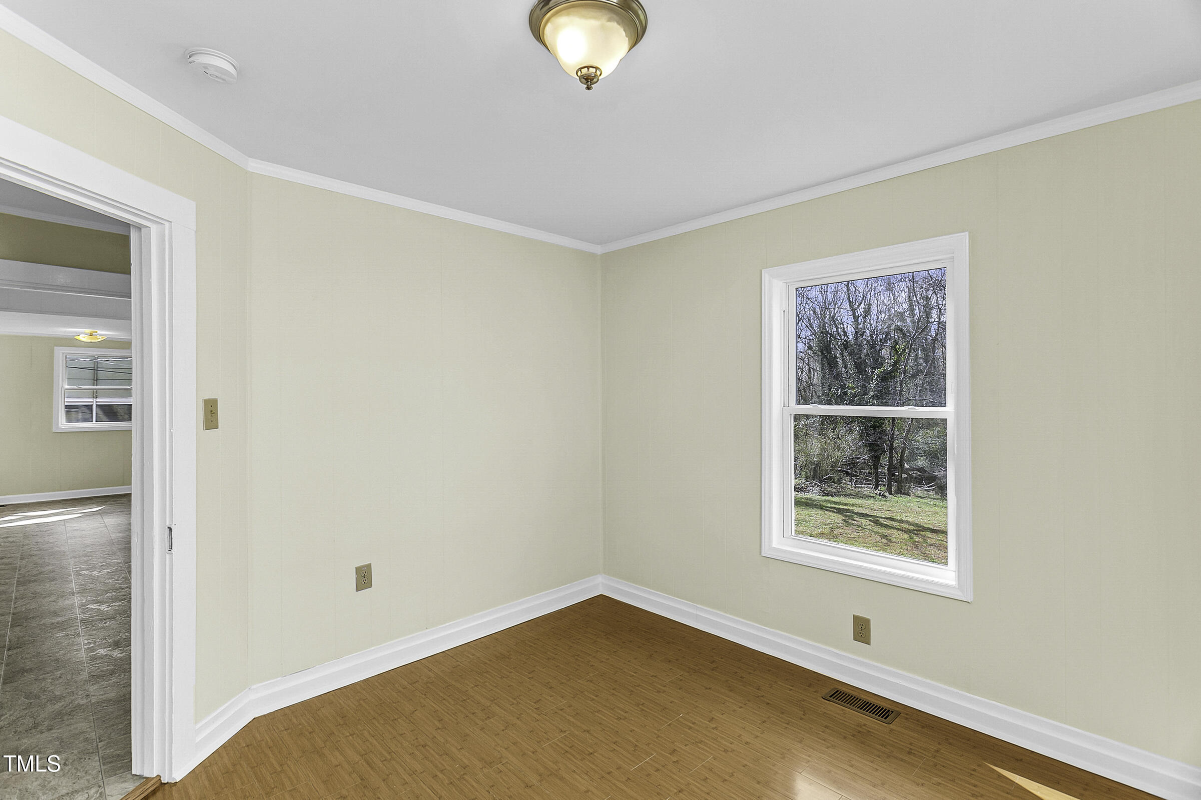 510 Short Street W Property Photo 16