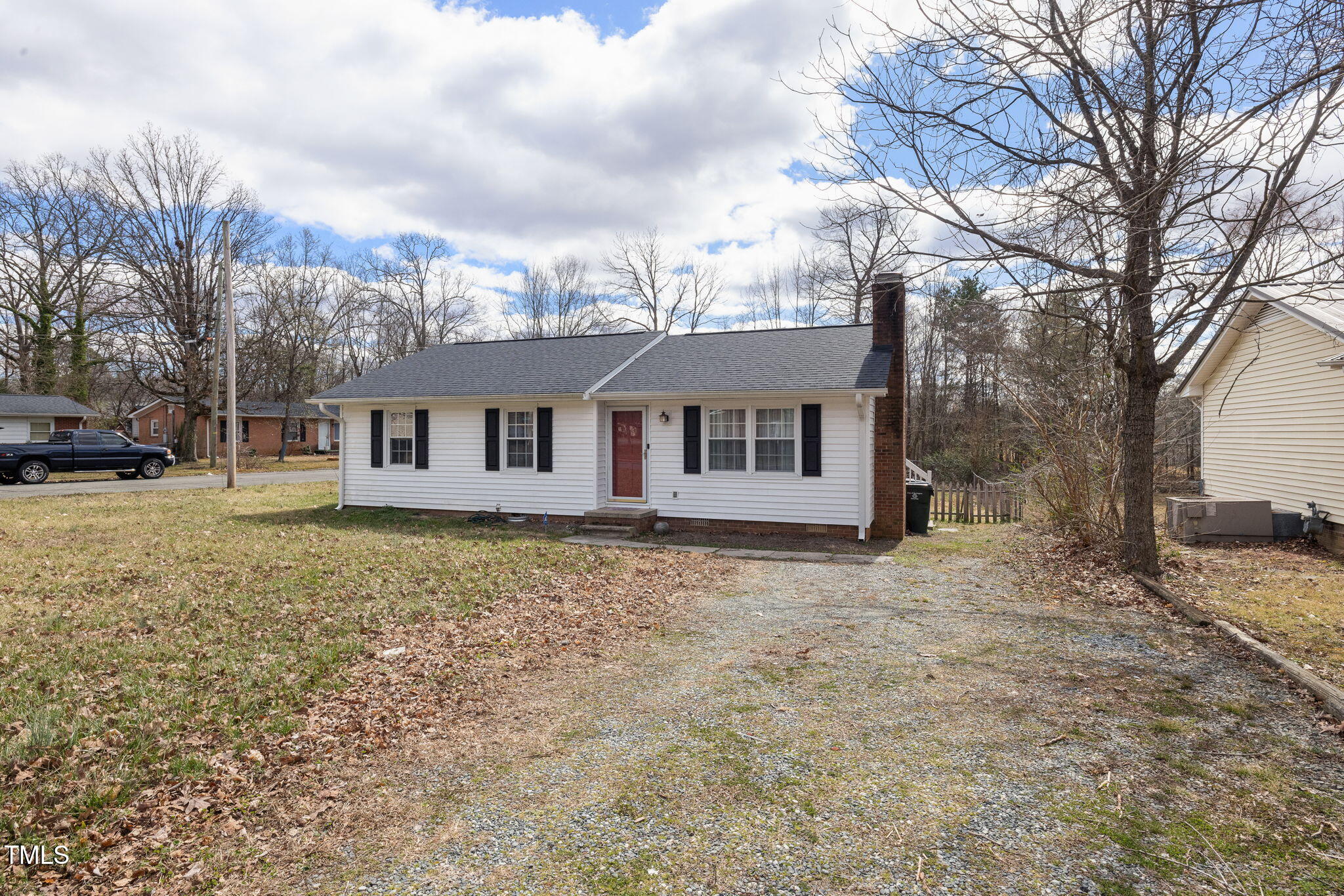 825 Parkwood Street Property Photo