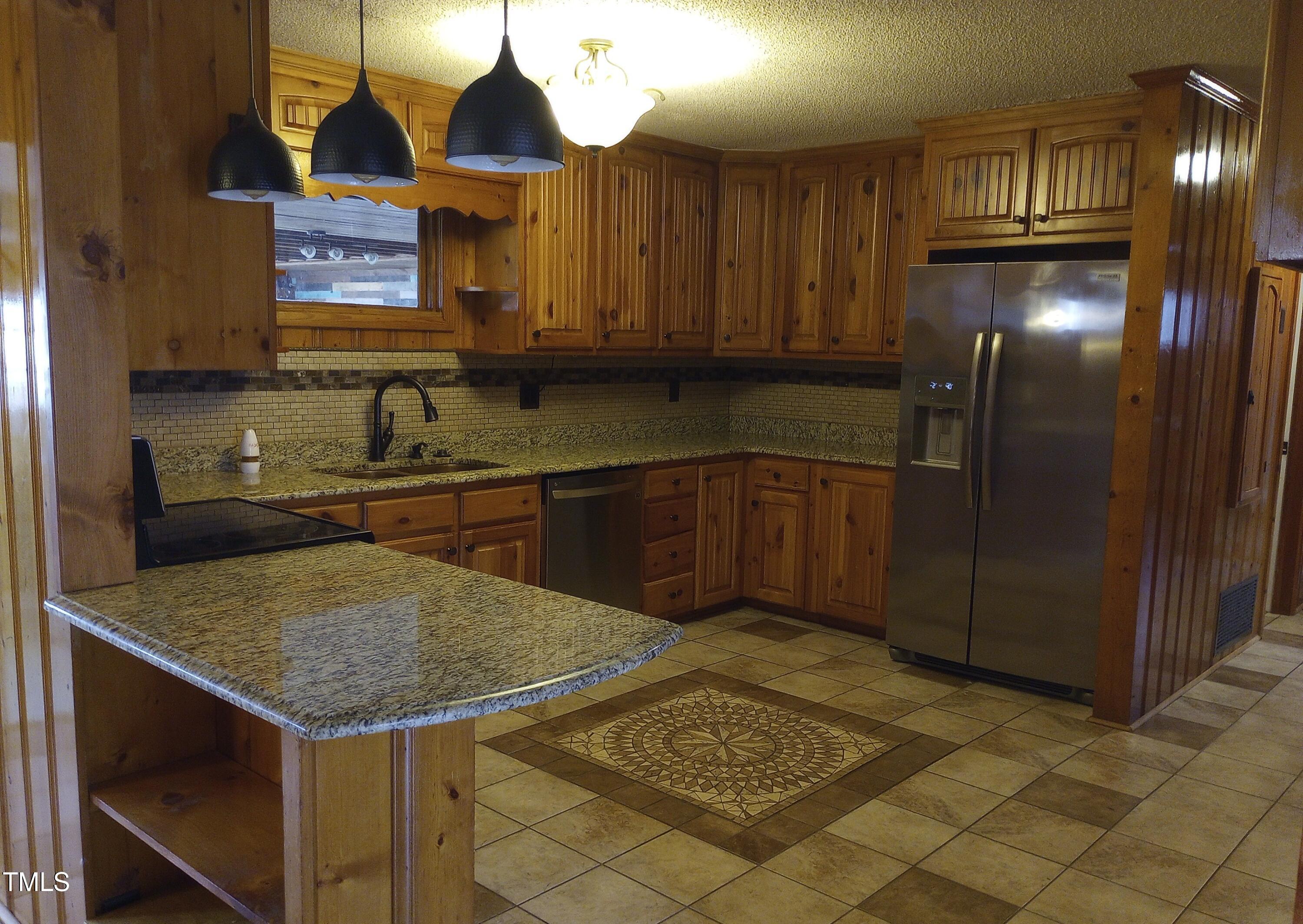 410 W Barrington Street Property Photo 9