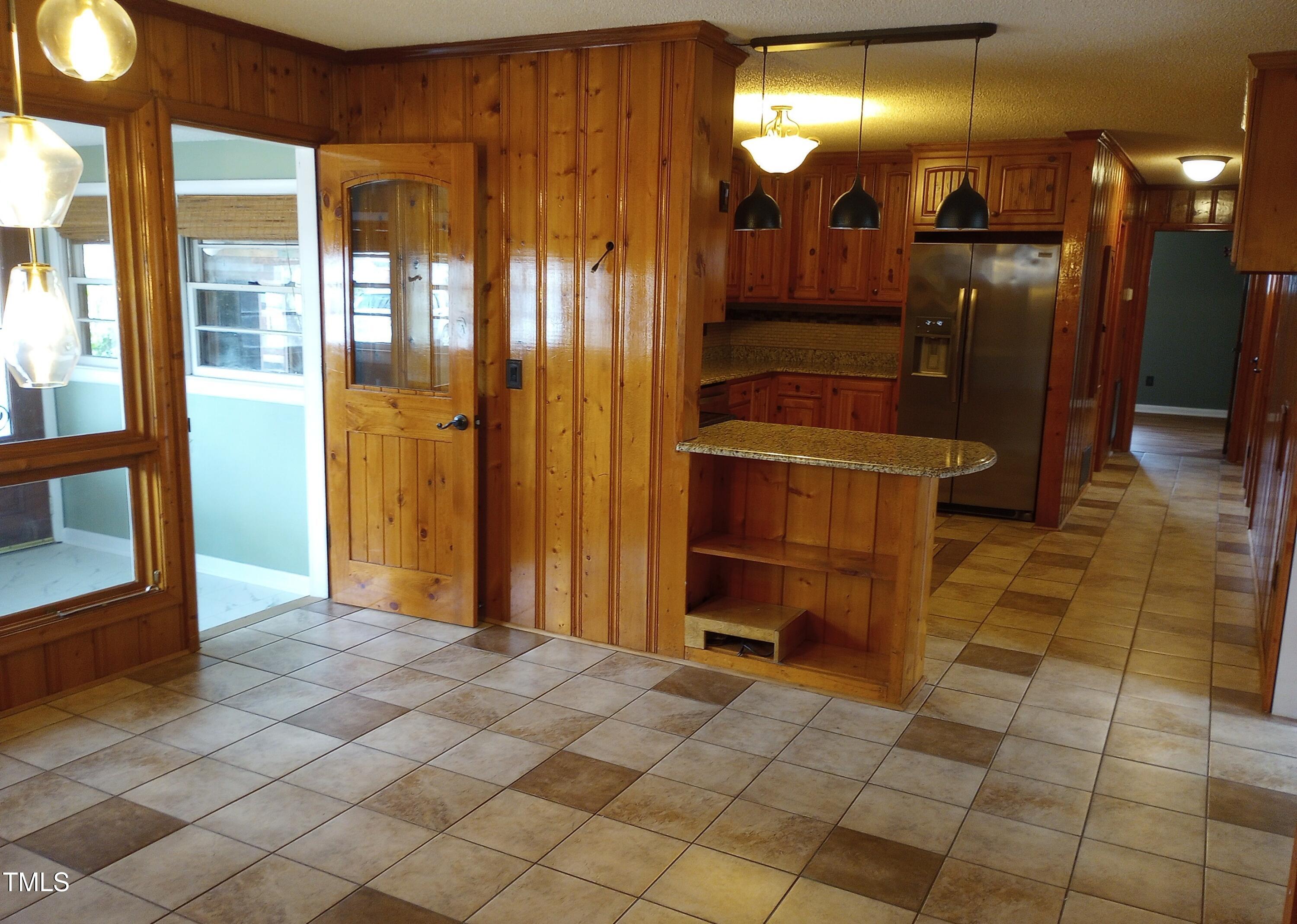 410 W Barrington Street Property Photo 10