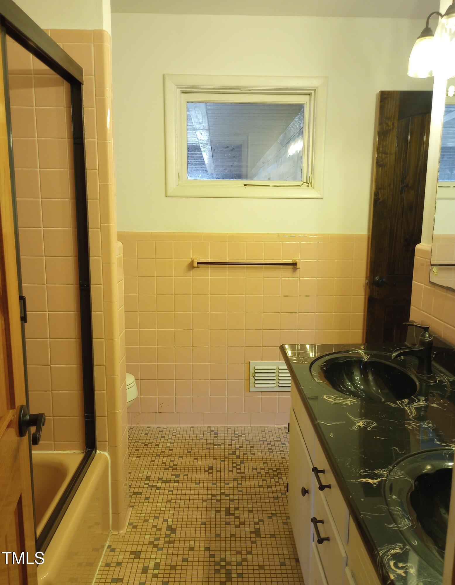 410 W Barrington Street Property Photo 17