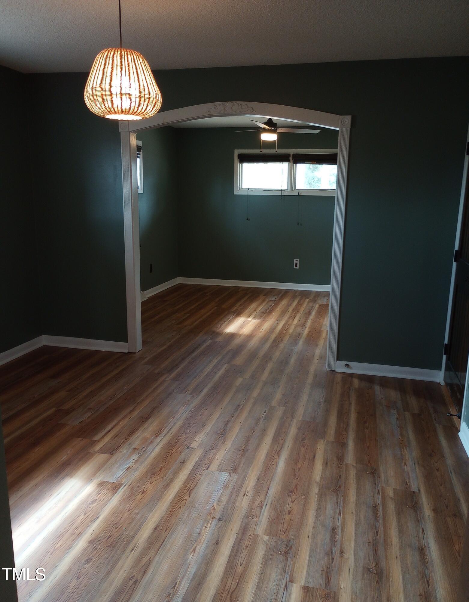 410 W Barrington Street Property Photo 18