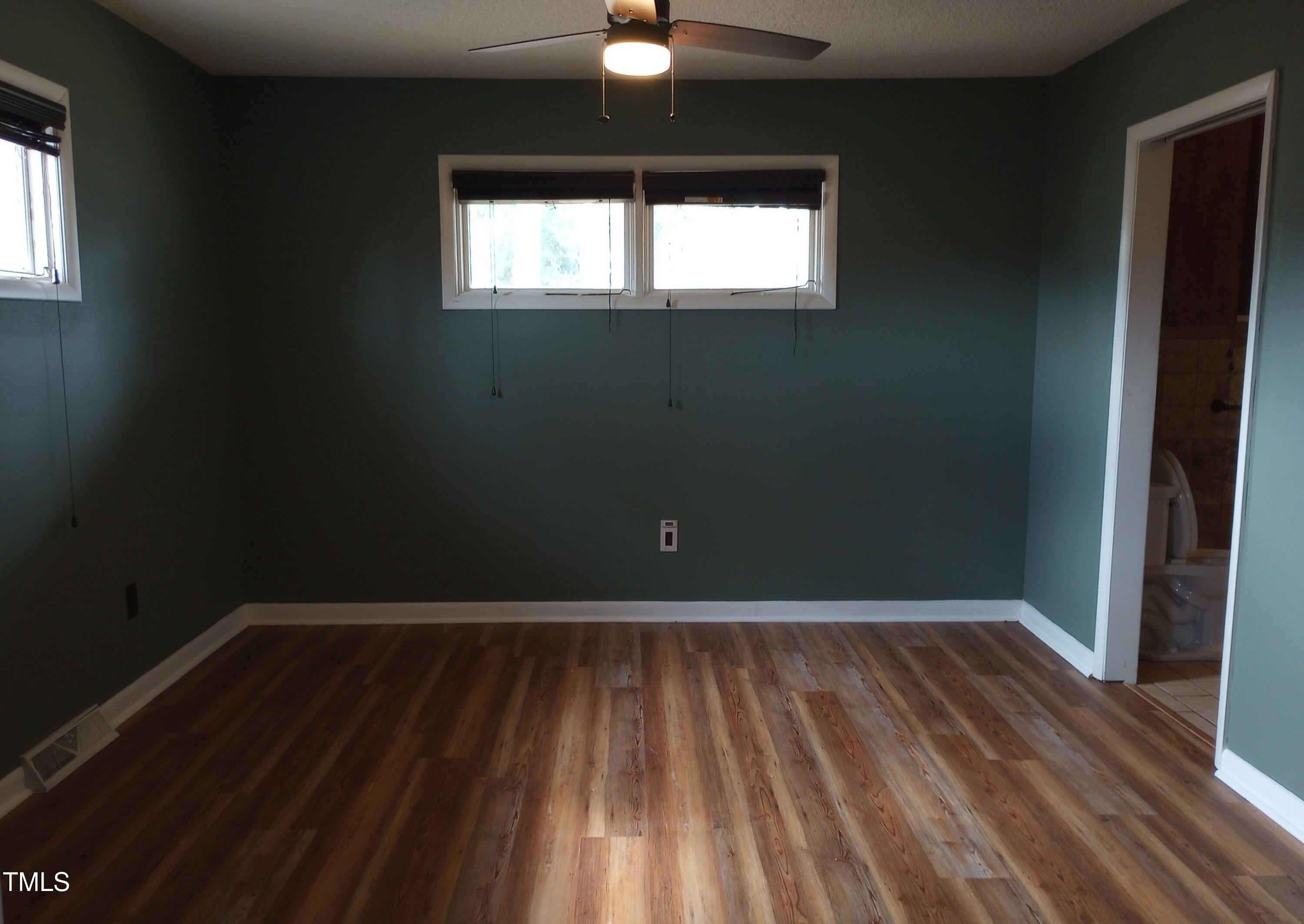 410 W Barrington Street Property Photo 19
