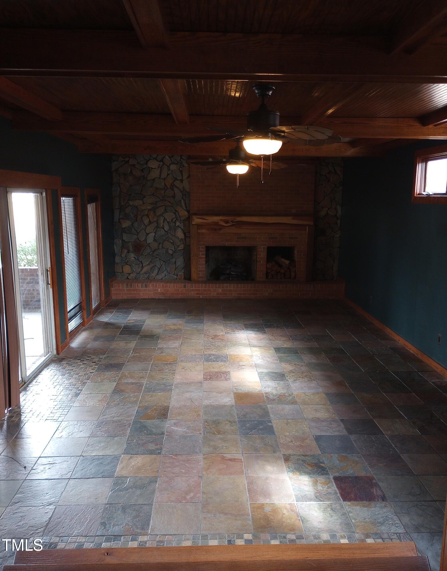410 W Barrington Street Property Photo 20