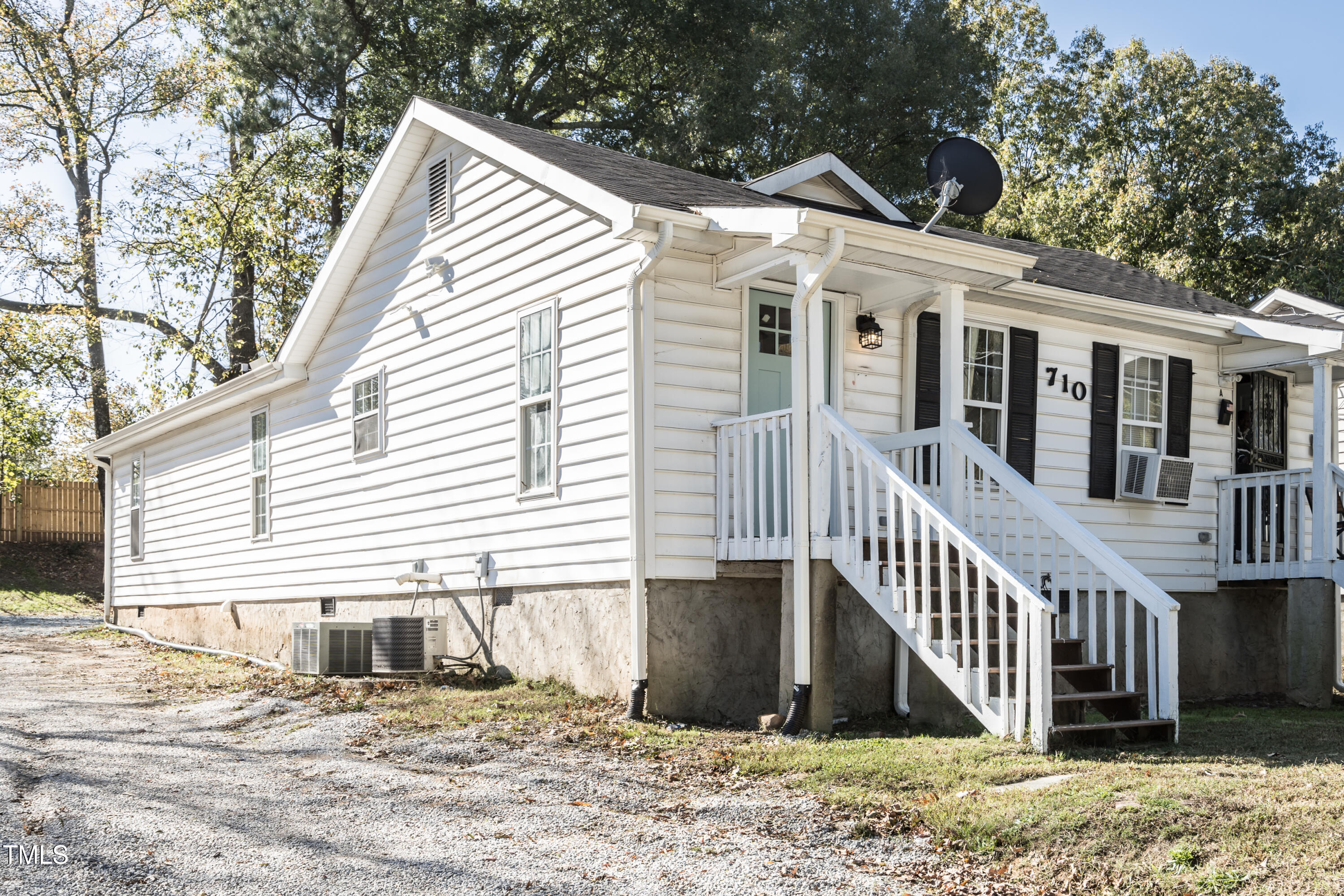 710 Lee Street Property Photo
