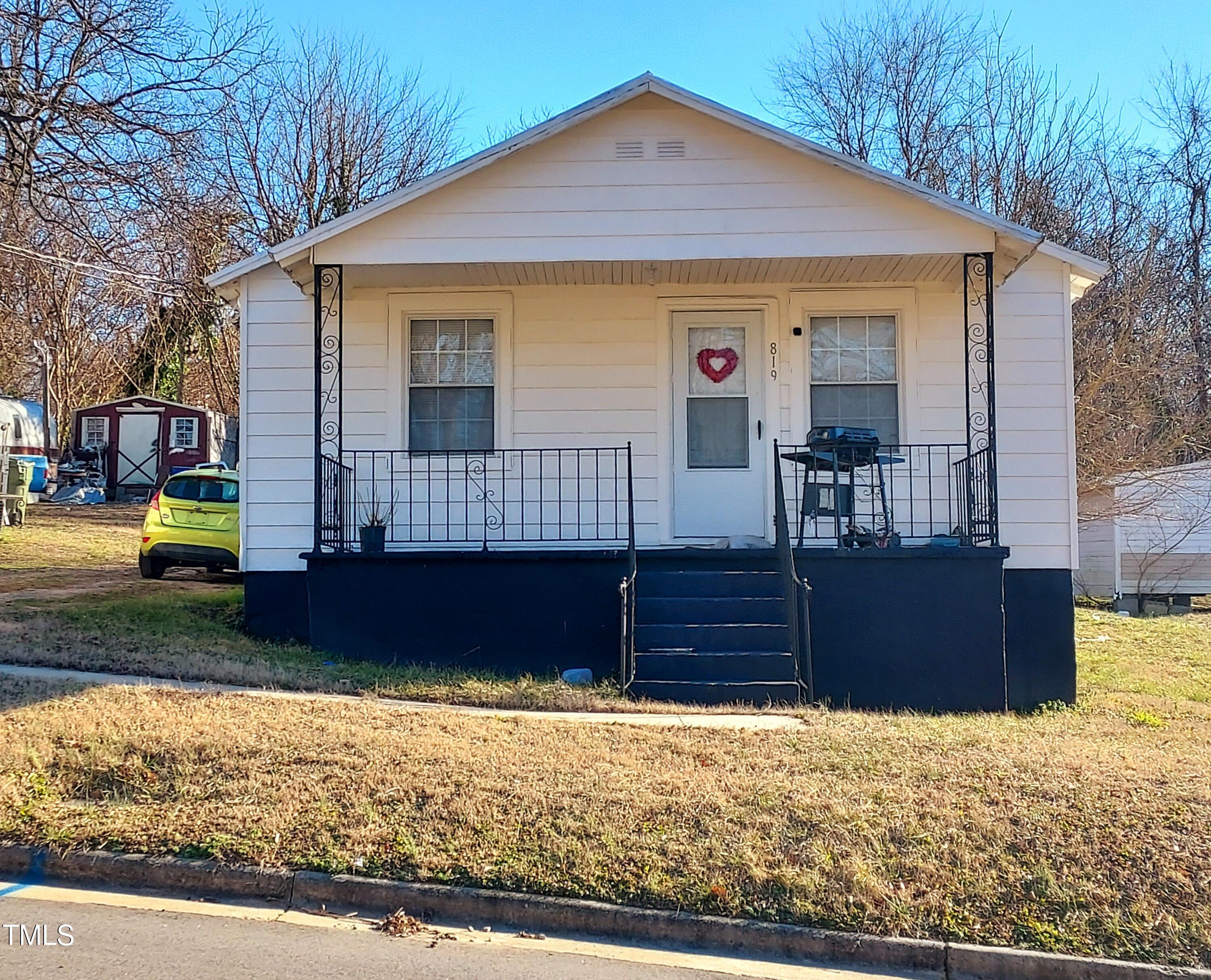 819 Moore Street Property Photo
