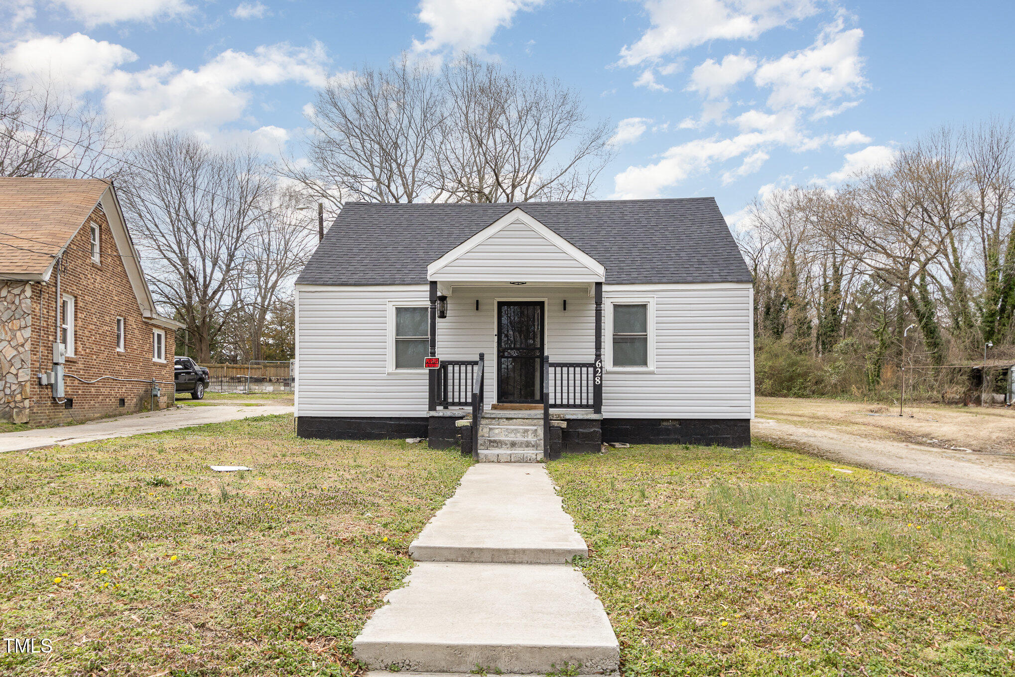 628 East Avenue Property Photo